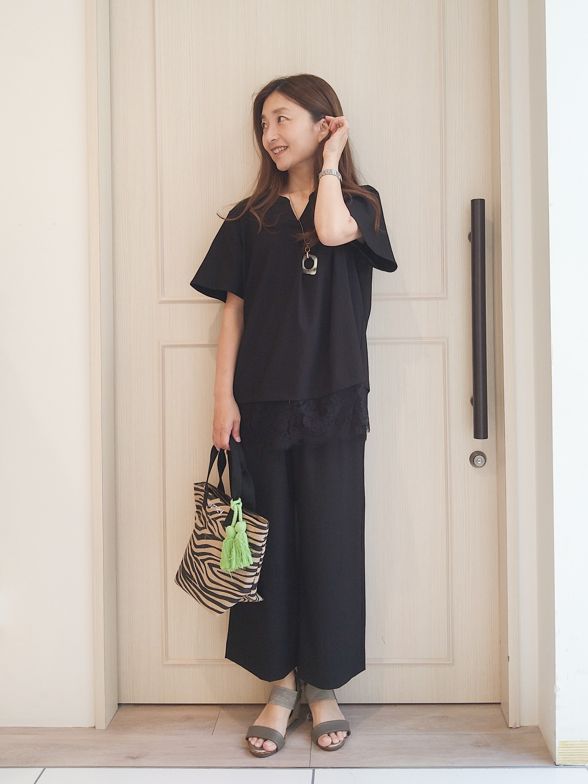 mi-saさんの「SHOO･LA･RUE｜【S-LL/洗濯機可】軽凛(かろりん) 楽に着られて上品 裾レーススキッパーブラウス」を使ったコーディネート