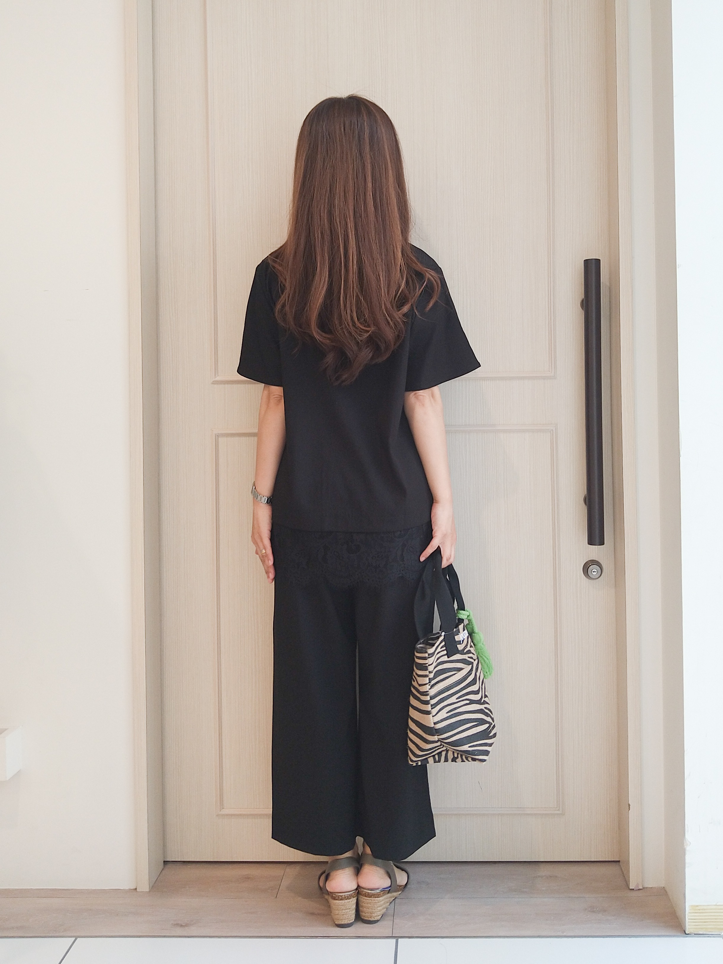 mi-saさんの「SHOO･LA･RUE｜【S-LL/洗濯機可】軽凛(かろりん) 楽に着られて上品 裾レーススキッパーブラウス」を使ったコーディネート