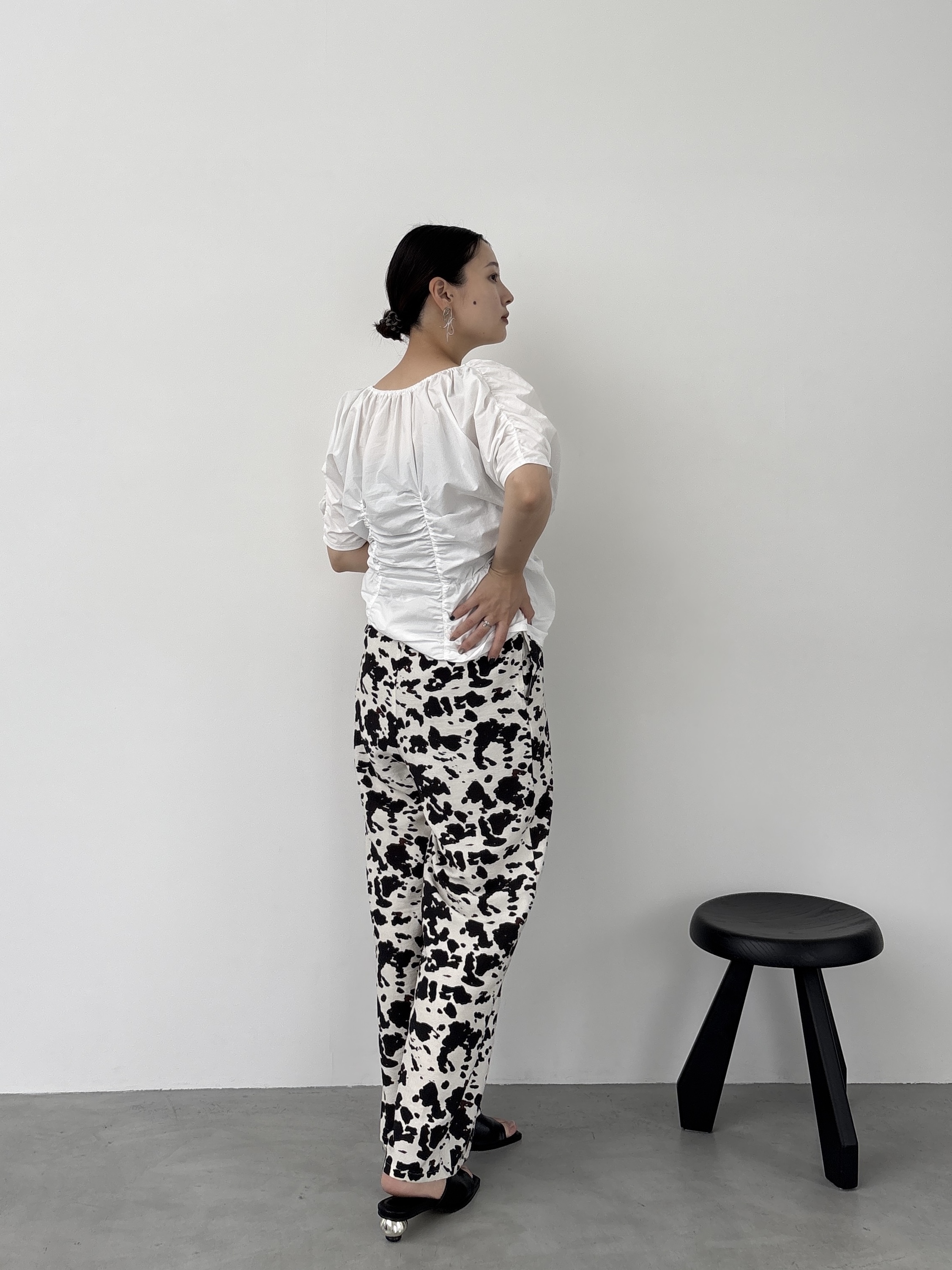 ayanoさんの「INDIVI｜シャーリングオフショルブラウス」を使ったコーディネート