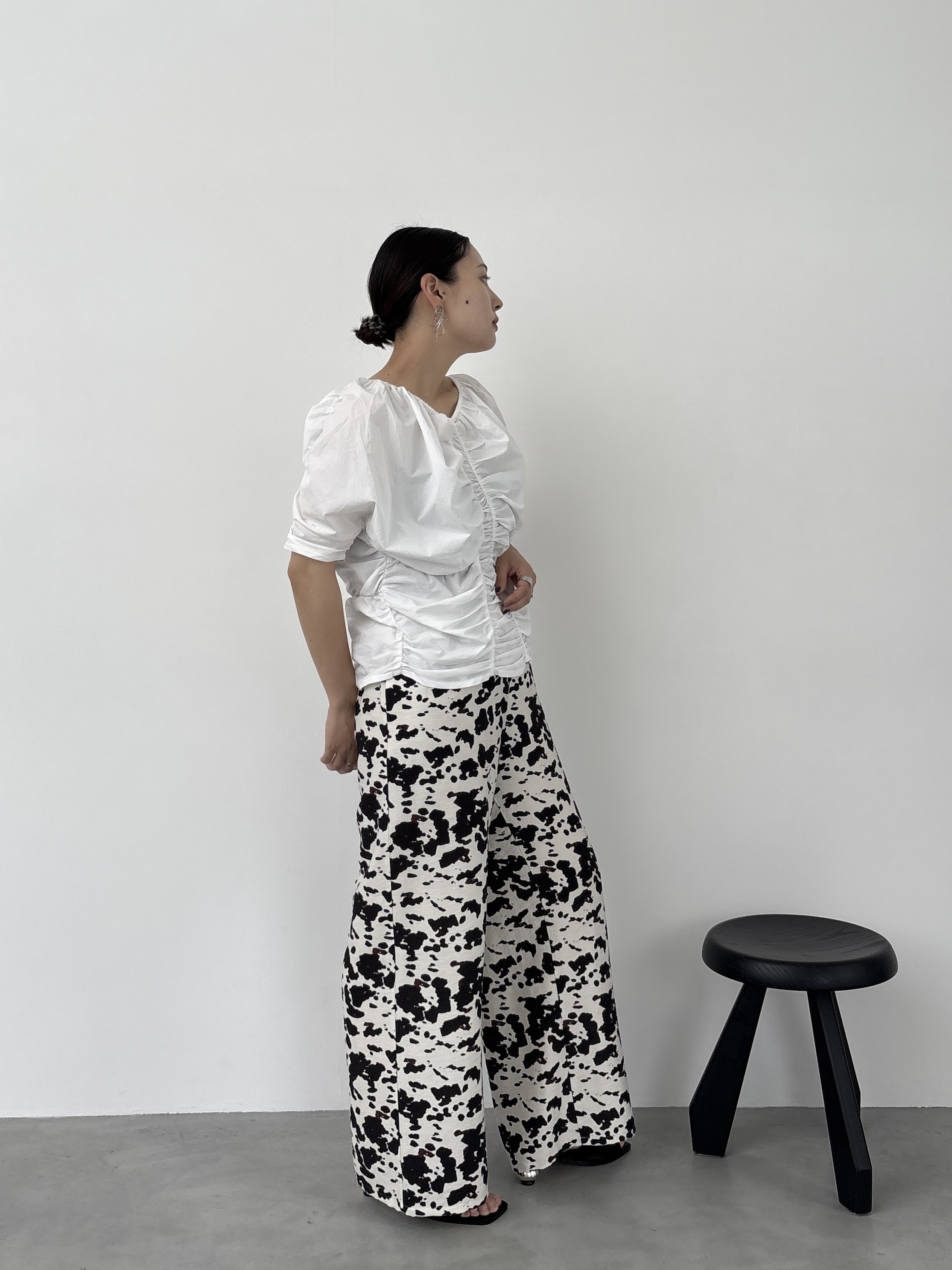 ayanoさんの「INDIVI｜シャーリングオフショルブラウス」を使ったコーディネート