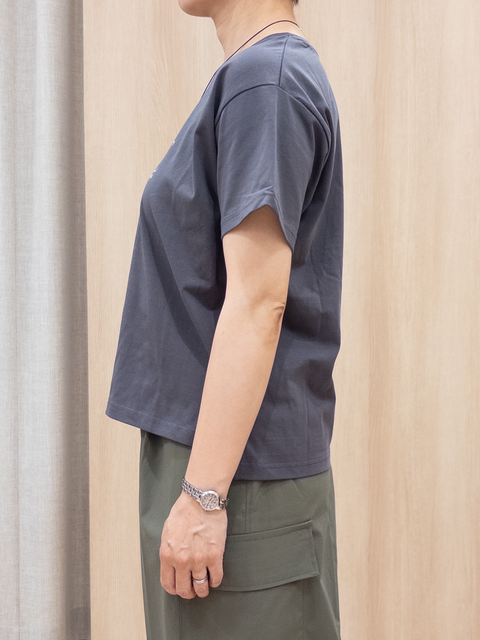 シュウコさんの「grove｜【遮熱／吸水速乾／UVカット】ベーシックロゴTシャツ」を使ったコーディネート