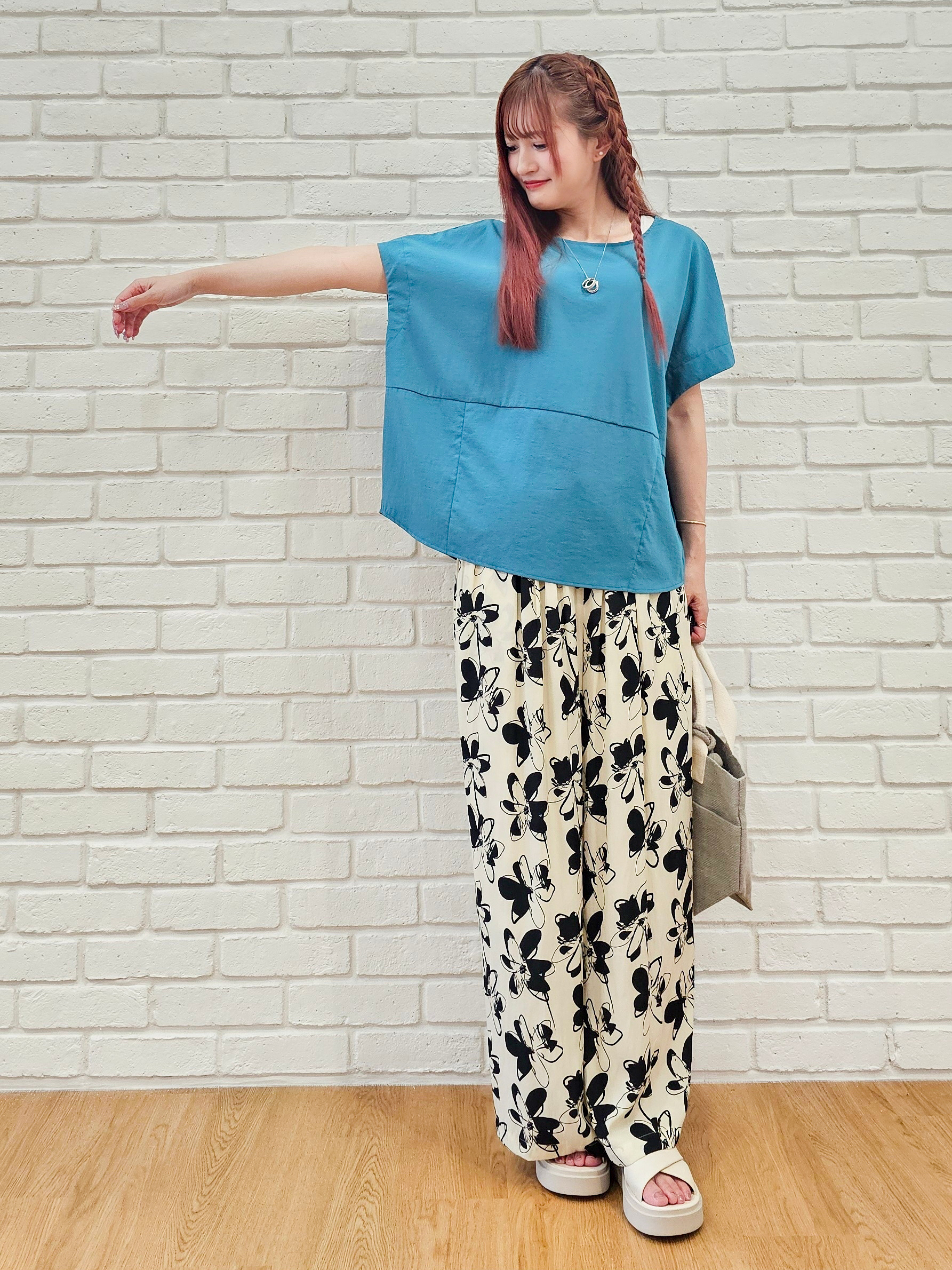 ゆゆさんの「SHOO･LA･RUE｜【洗濯機可/セットアップ可】軽凛(かろりん) シンプル上品 切替コクーントップス」を使ったコーディネート