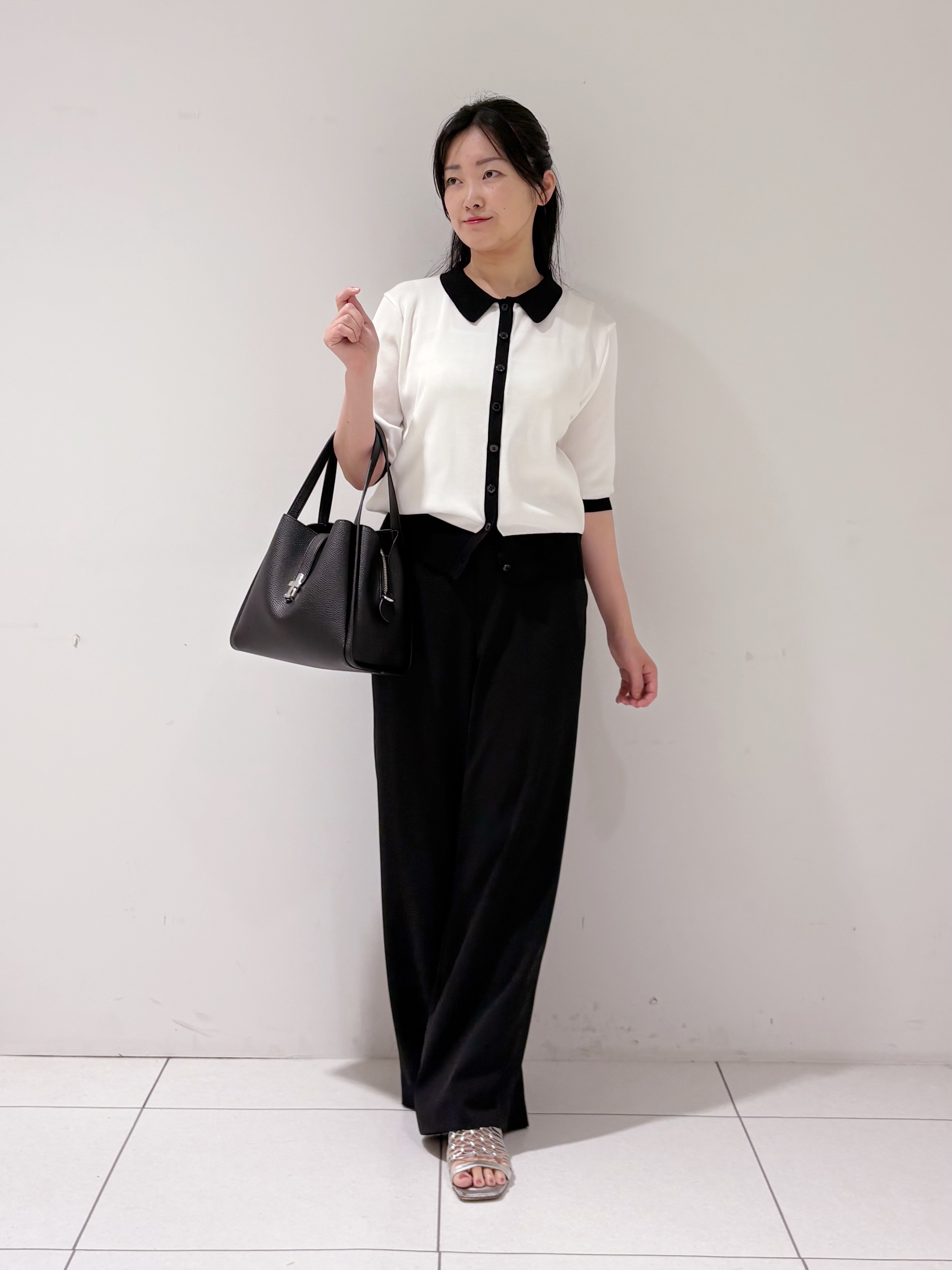 momokoさんの「INDIVI｜【バイカラー】衿付きシャツ風ニット」を使ったコーディネート