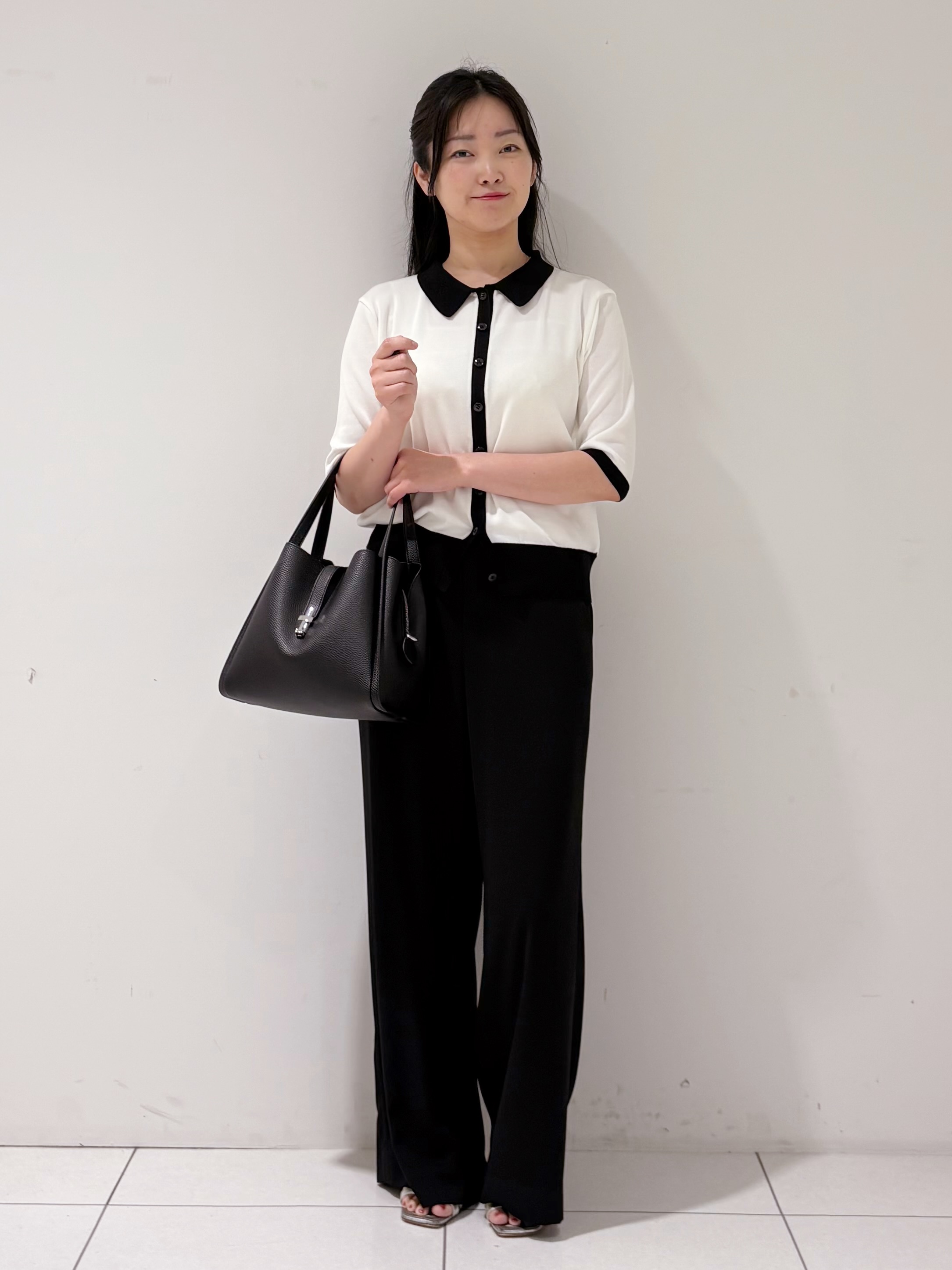 momokoさんの「INDIVI｜【バイカラー】衿付きシャツ風ニット」を使ったコーディネート