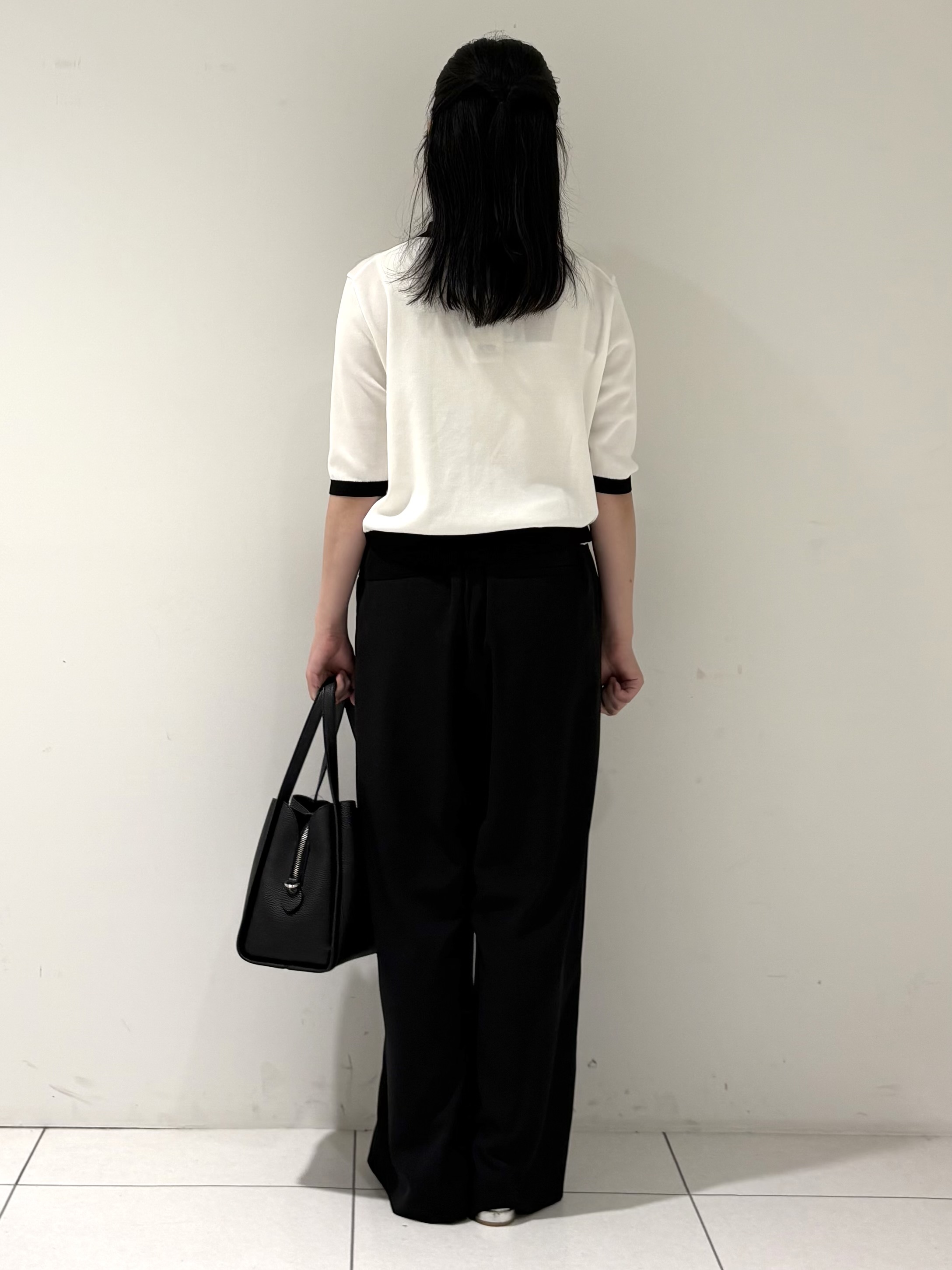 momokoさんの「INDIVI｜【バイカラー】衿付きシャツ風ニット」を使ったコーディネート