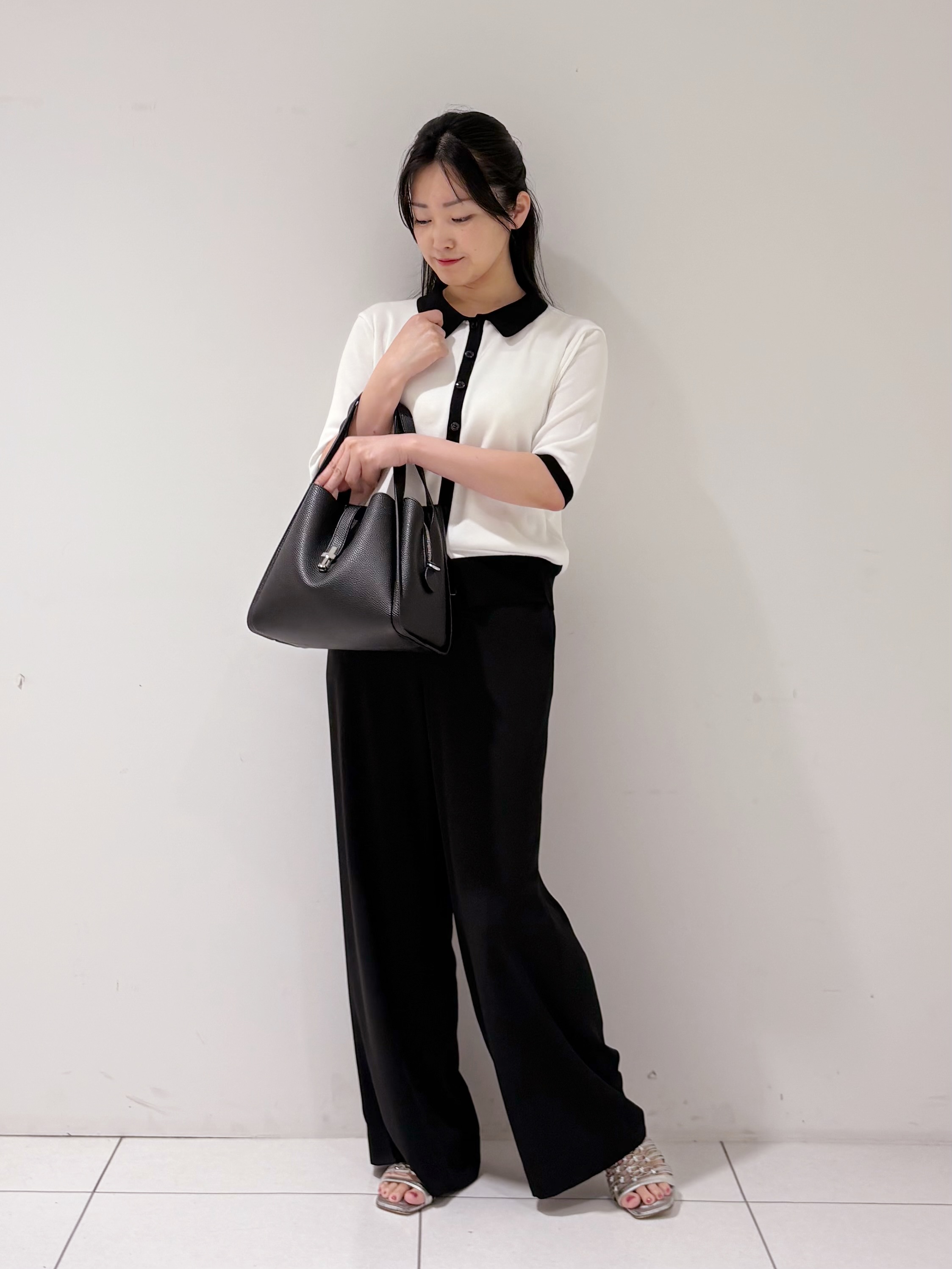 momokoさんの「INDIVI｜【バイカラー】衿付きシャツ風ニット」を使ったコーディネート