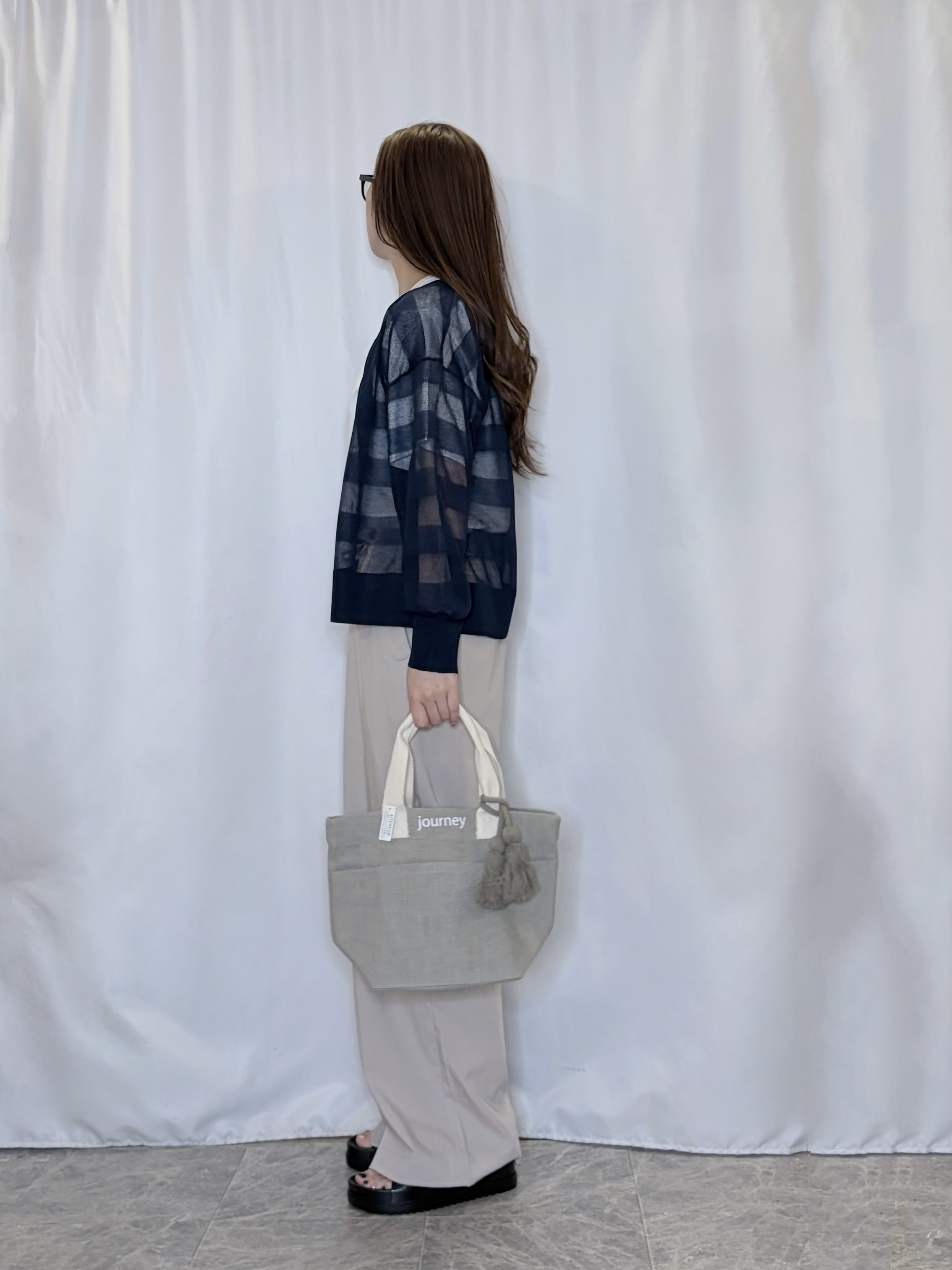 おうめさんの「SHOO･LA･RUE｜【洗濯機可/S-LL】涼し気な透け感 日差し冷房対策に シアーボーダーカーディガン」を使ったコーディネート
