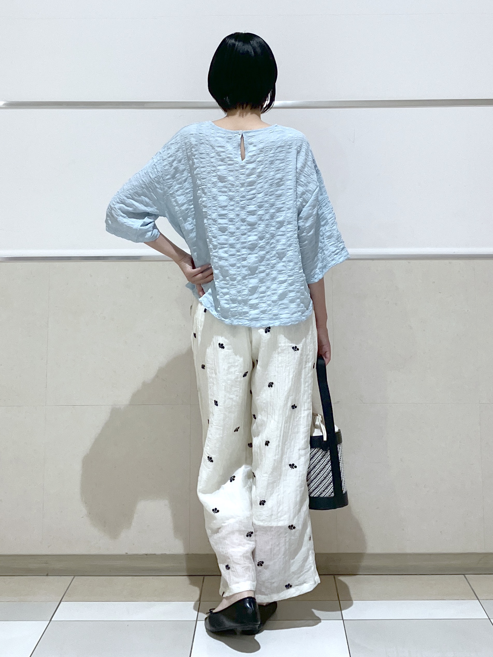 eriko さんの「Dessin｜【マシンウォッシャブル】エアリーシアー 5分袖プルオーバーシャツ」を使ったコーディネート