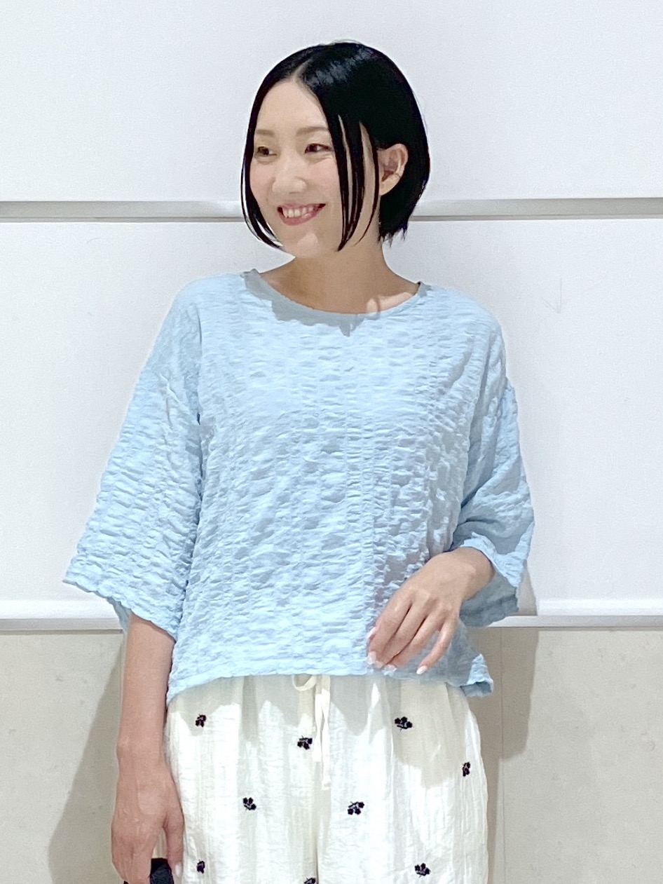 eriko さんの「Dessin｜【マシンウォッシャブル】エアリーシアー 5分袖プルオーバーシャツ」を使ったコーディネート