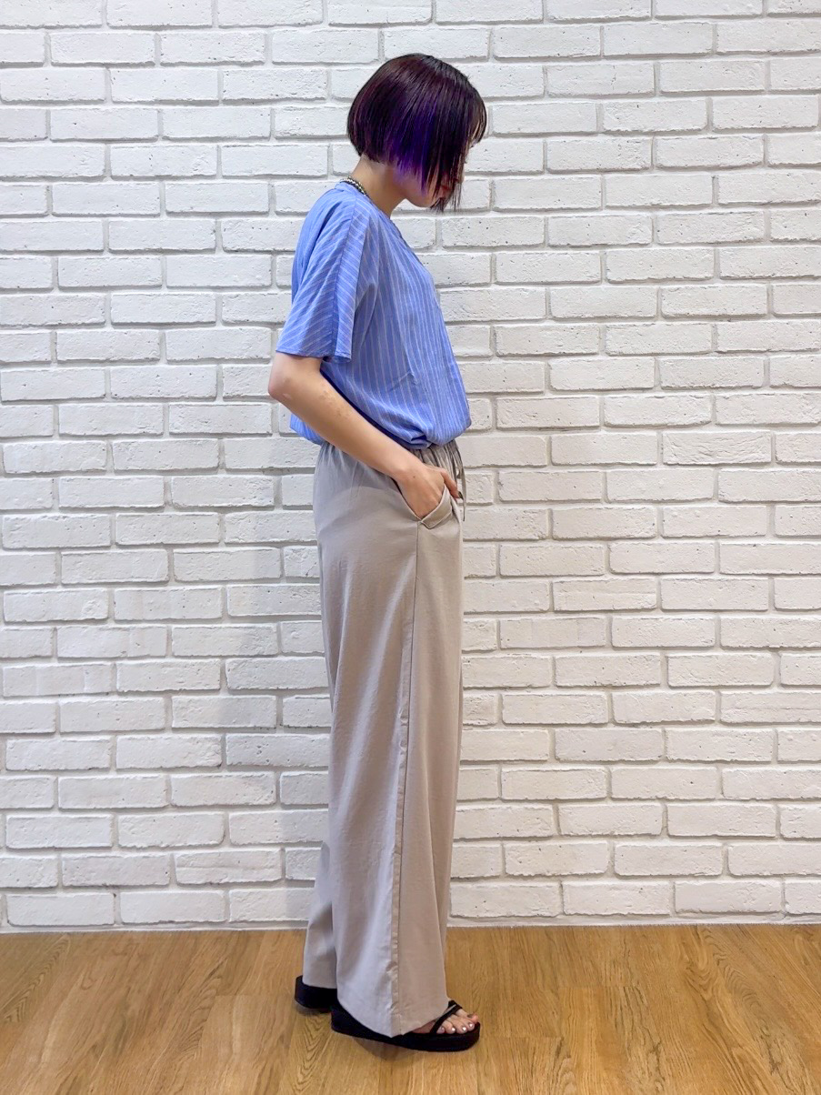 𝐜𝐡𝐢𝐤𝐚さんの「SHOO･LA･RUE｜【洗濯機可/S-LL】オンにもオフにも マルチに使えるボタンレスカーディガン」を使ったコーディネート