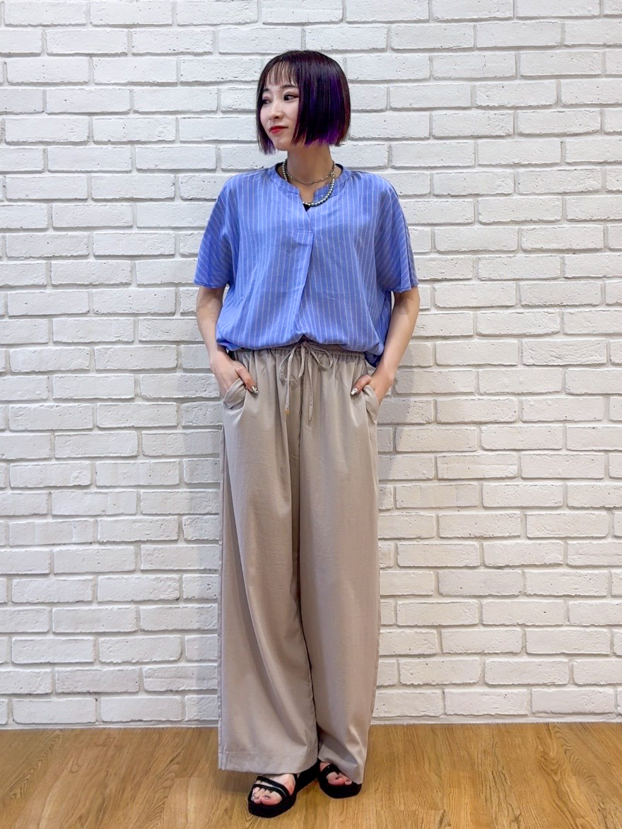 𝐜𝐡𝐢𝐤𝐚さんの「SHOO･LA･RUE｜【洗濯機可/S-LL】オンにもオフにも マルチに使えるボタンレスカーディガン」を使ったコーディネート