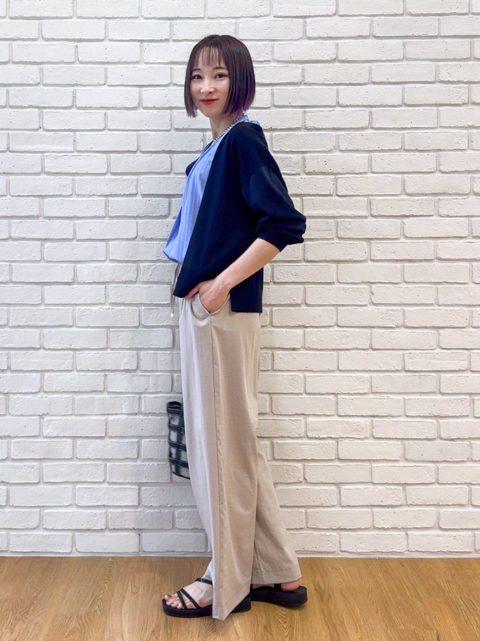 𝐜𝐡𝐢𝐤𝐚さんの「SHOO･LA･RUE｜【洗濯機可/S-LL】オンにもオフにも マルチに使えるボタンレスカーディガン」を使ったコーディネート