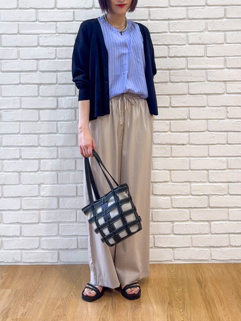 𝐜𝐡𝐢𝐤𝐚さんの「SHOO･LA･RUE｜【洗濯機可/S-LL】オンにもオフにも マルチに使えるボタンレスカーディガン」を使ったコーディネート