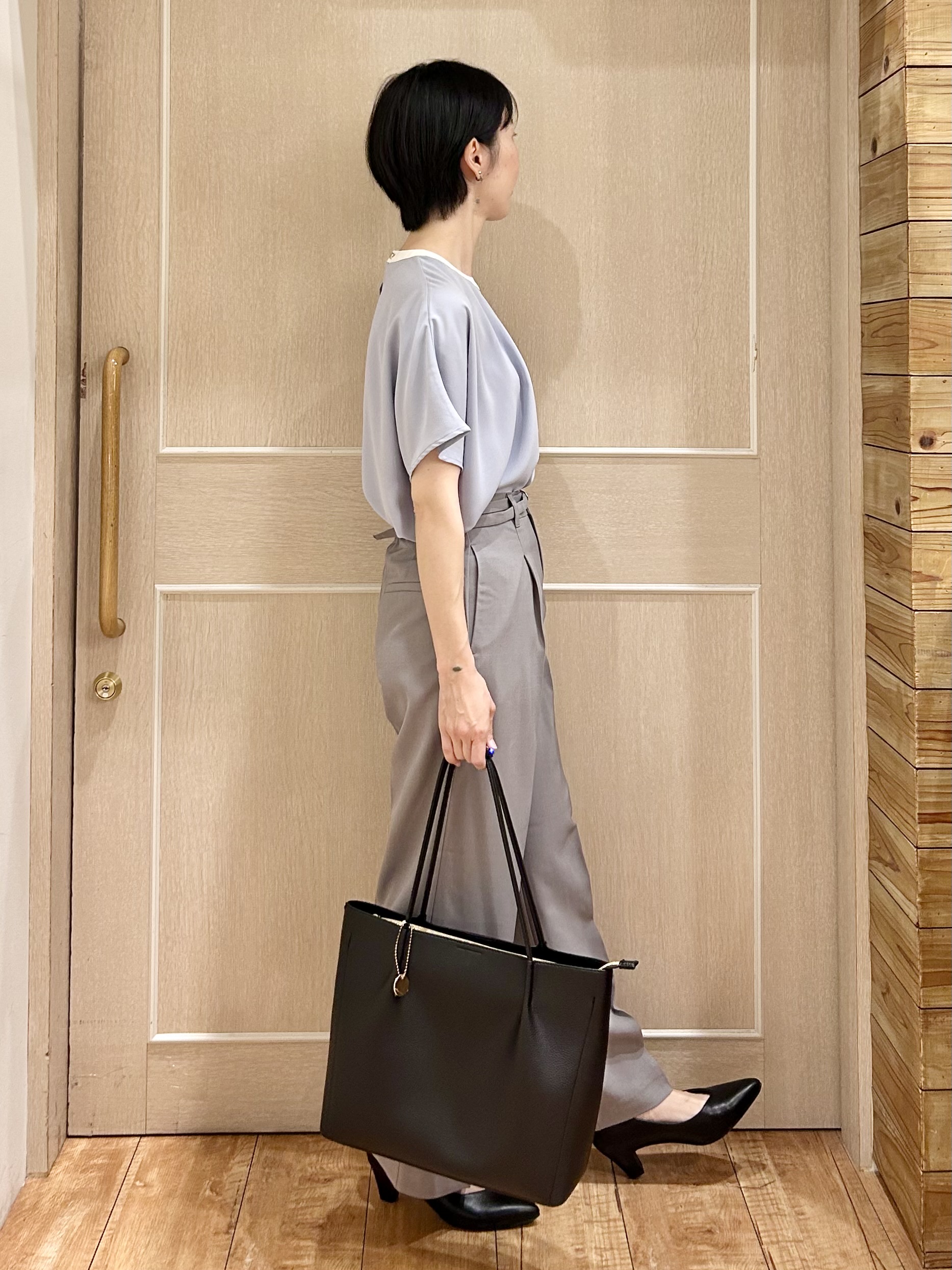 ちぐささんの「SHOO･LA･RUE｜【UV/通勤】洗濯後しわになりにくい 上品配色ブラウス」を使ったコーディネート
