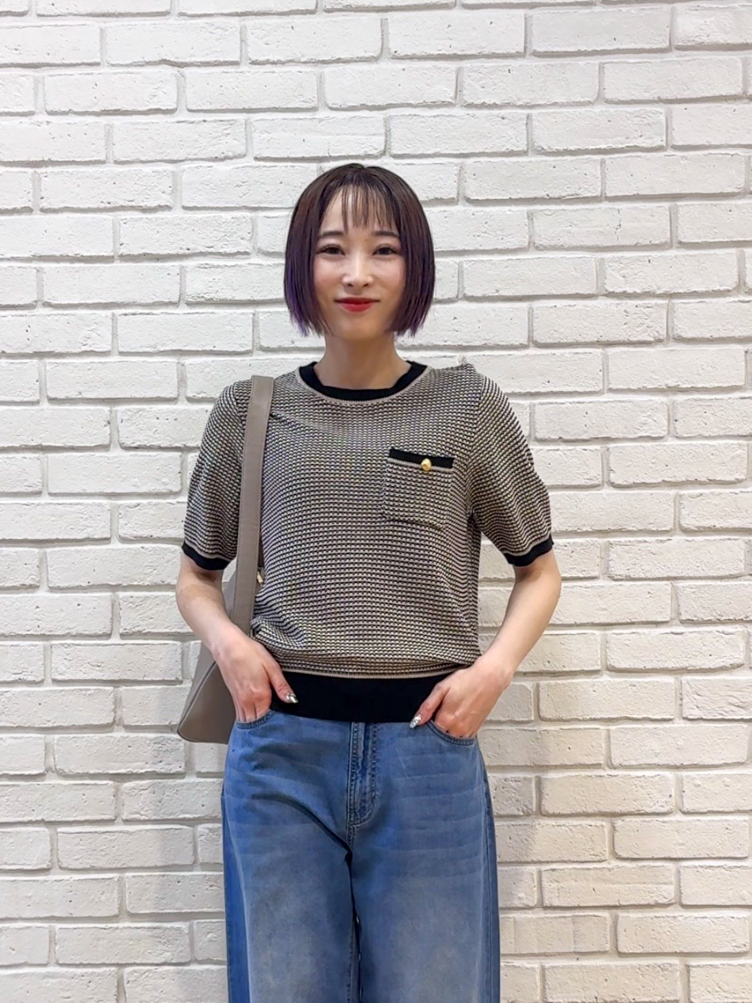 𝐜𝐡𝐢𝐤𝐚さんの「SHOO･LA･RUE｜【洗濯機可/S-LL】金ボタンが上品 カノコ編み配色クルーネックニット」を使ったコーディネート