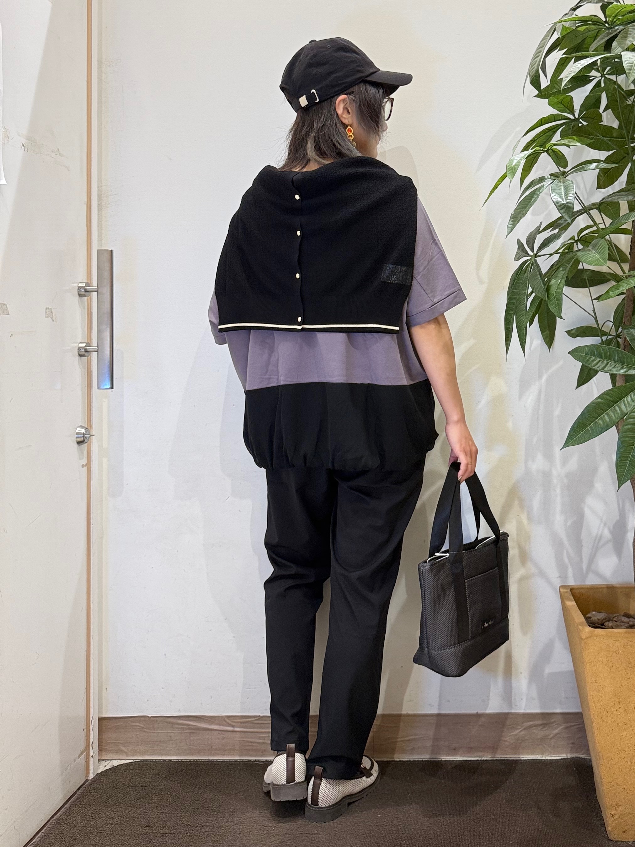 misakiさんの「SHOO･LA･RUE｜【洗濯機可/体型カバー】インせず着られる 裾配色 ゆったりバルーントップス」を使ったコーディネート