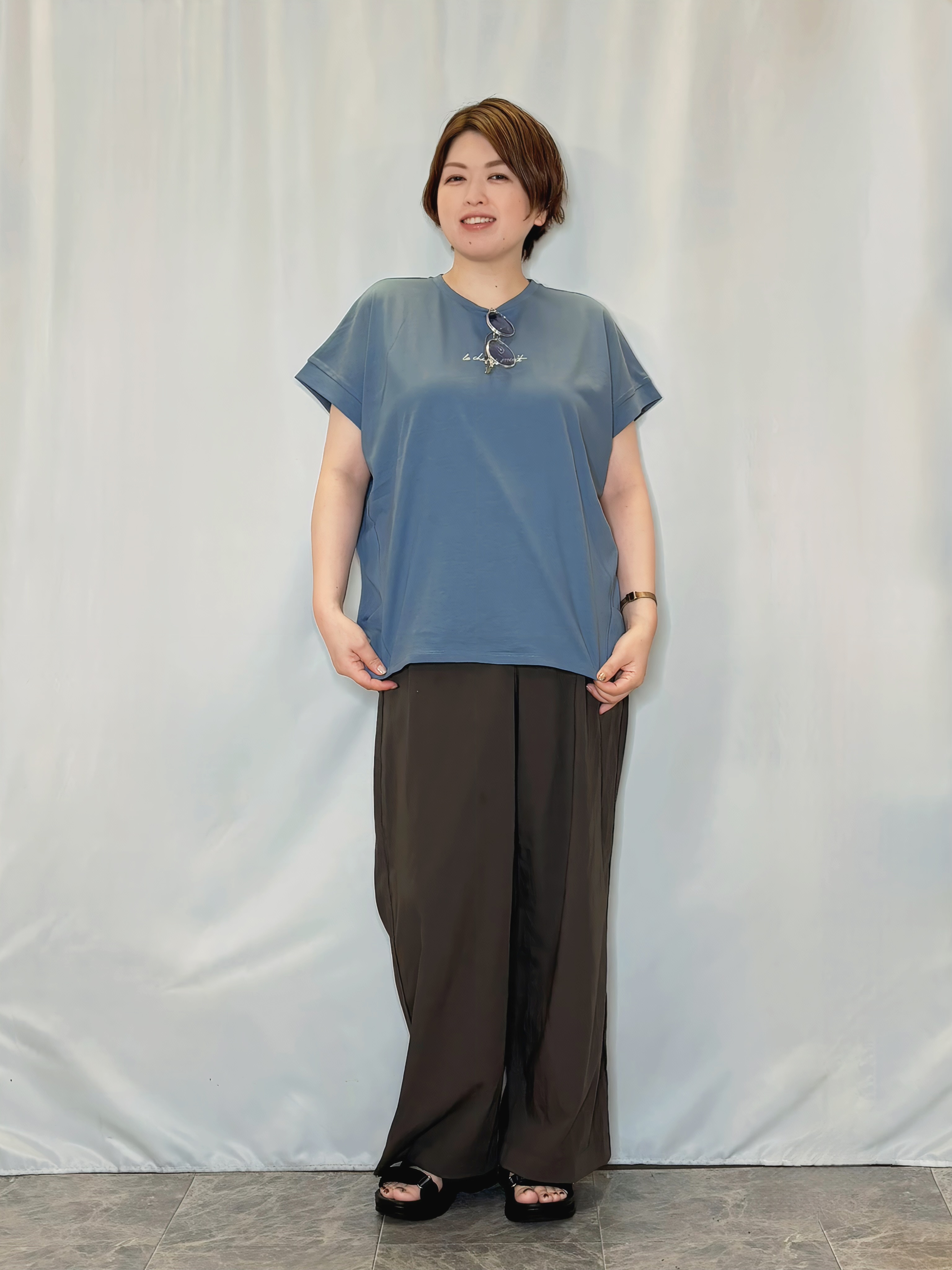 たみさんの「SHOO･LA･RUE｜【汗じみ防止/S-LL/体型カバー/洗濯機可】汗じみが気になりにくい 大人の刺繍ロゴTシャツ」を使ったコーディネート