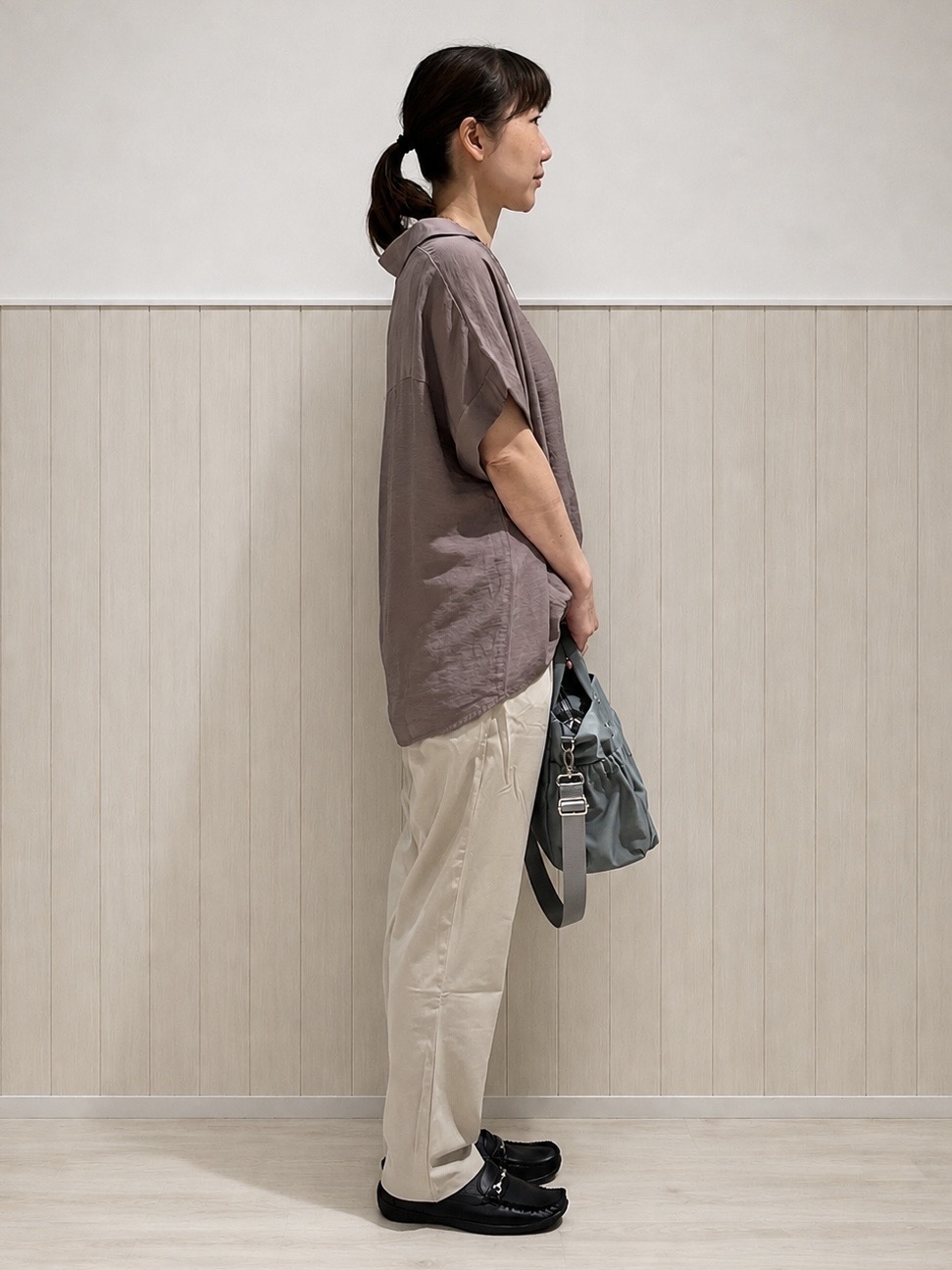 まつみさんの「SHOO･LA･RUE｜【S-LL/洗濯機可】インせず着られる 裾タック スキッパーシャツ」を使ったコーディネート