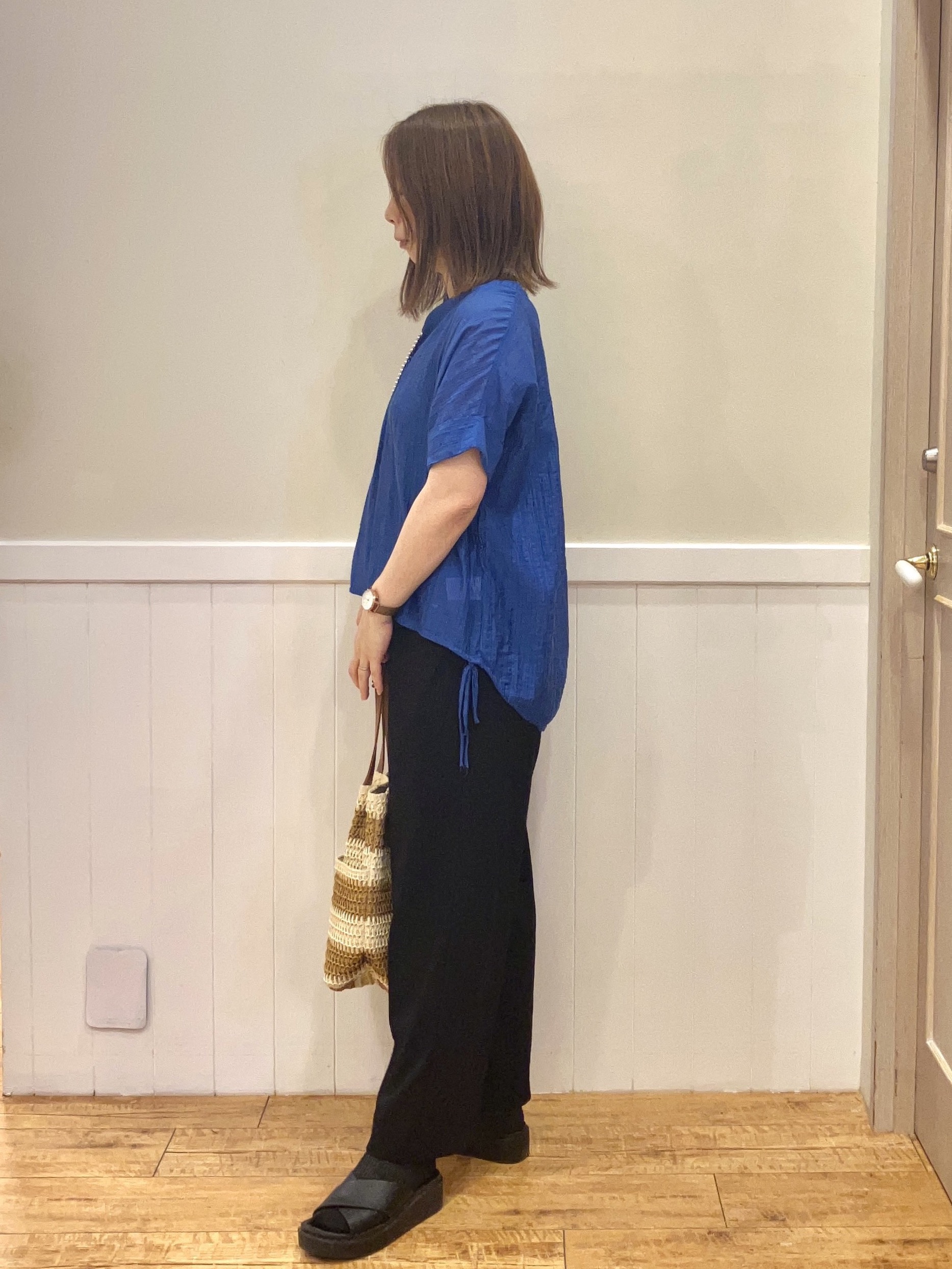 FUJIさんの「SHOO･LA･RUE｜【高レビュー/体型カバー】インせず着られる スキッパー裾リボンブラウス」を使ったコーディネート