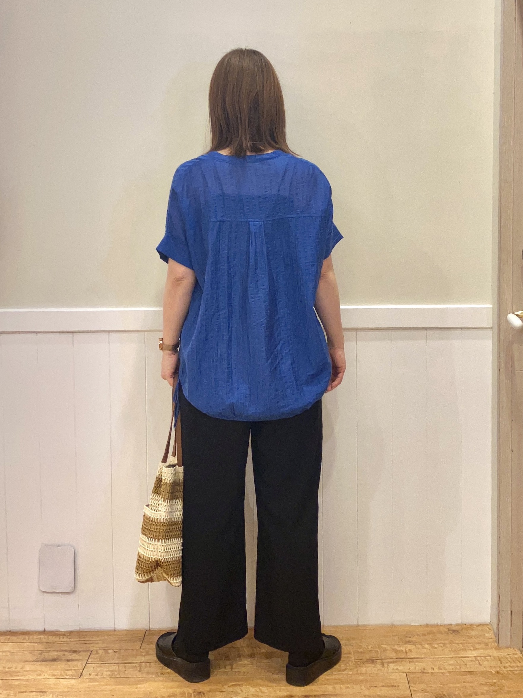 FUJIさんの「SHOO･LA･RUE｜【高レビュー/体型カバー】インせず着られる スキッパー裾リボンブラウス」を使ったコーディネート