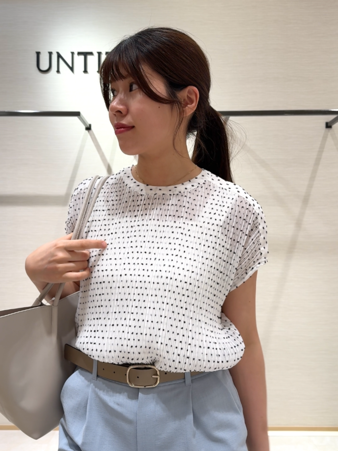 nanaさんの「UNTITLED｜【1枚で着映える】ドットジャガードブラウス」を使ったコーディネート