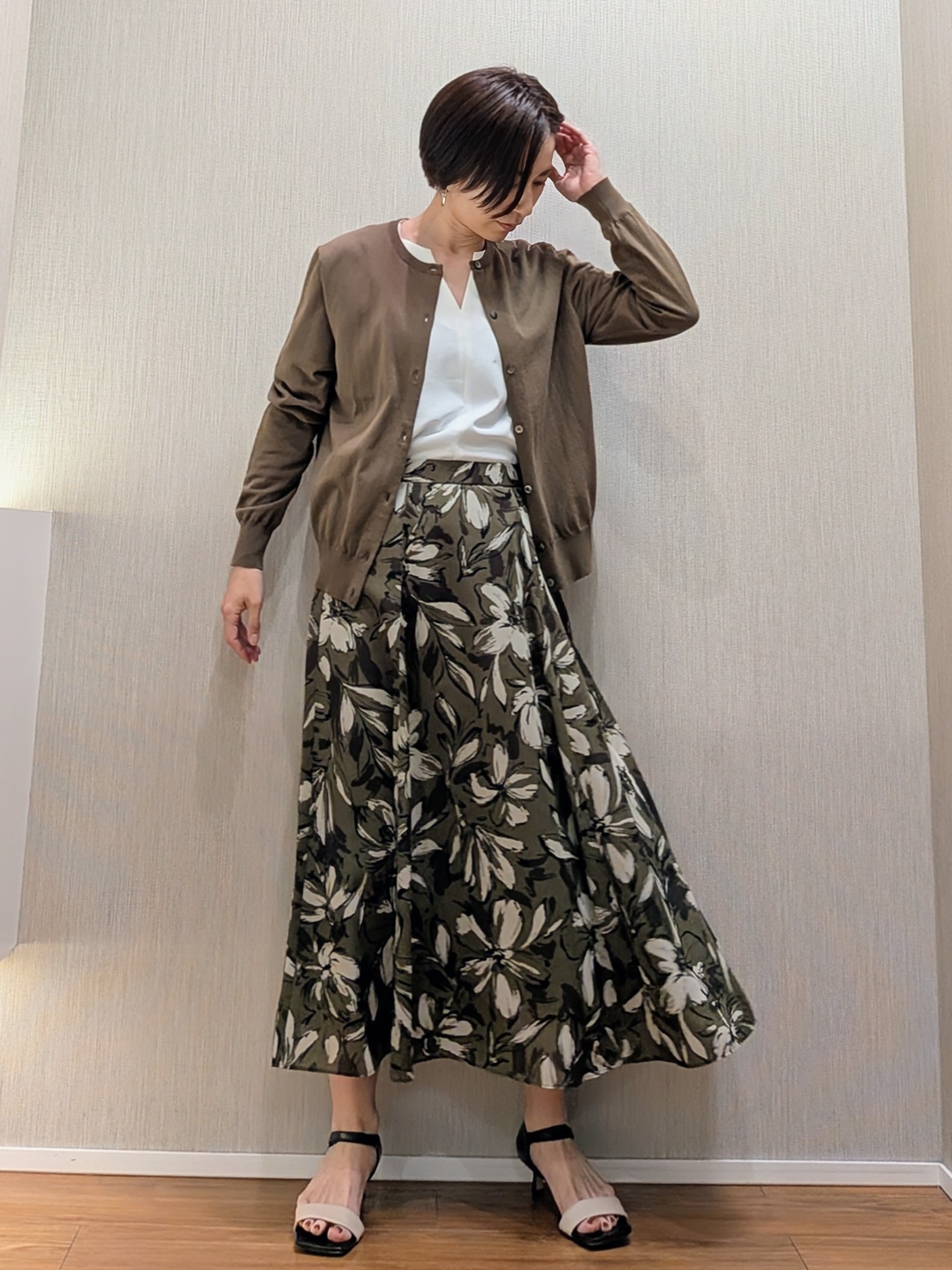 ミズタさんの「UNTITLED｜◆【9色展開/アンサンブル可】コットンクルーネックカーディガン」を使ったコーディネート