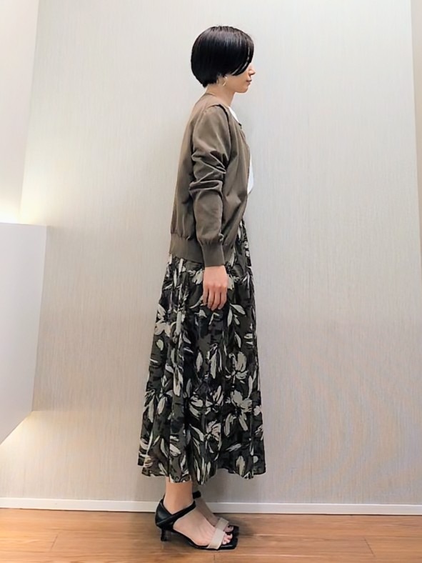 ミズタさんの「UNTITLED｜◆【9色展開/アンサンブル可】コットンクルーネックカーディガン」を使ったコーディネート