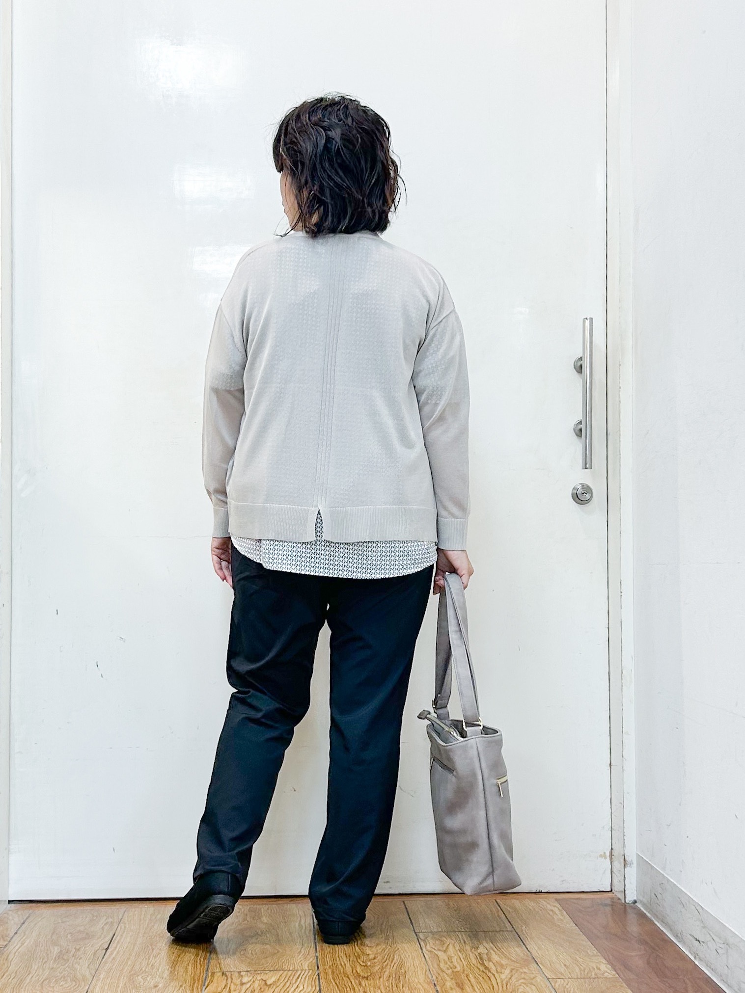 haruさんの「SHOO･LA･RUE｜【洗濯機可/S-LL】オンにもオフにも マルチに使えるボタンレスカーディガン」を使ったコーディネート