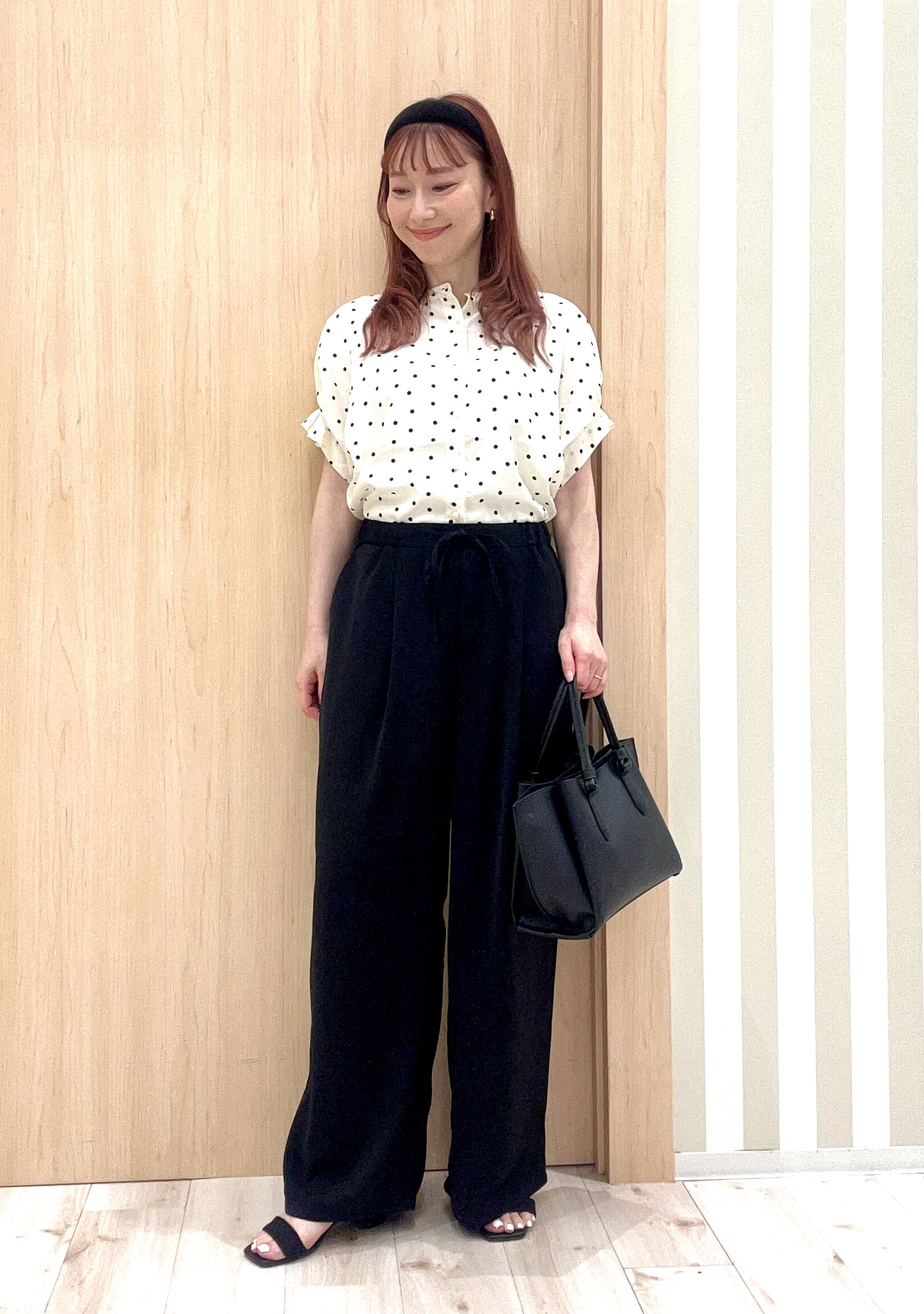 ririさんの「SHOO･LA･RUE｜【洗濯機可／洗濯後しわになりにくい】大人の甘さをプラスする ドット柄袖タックブラウス」を使ったコーディネート