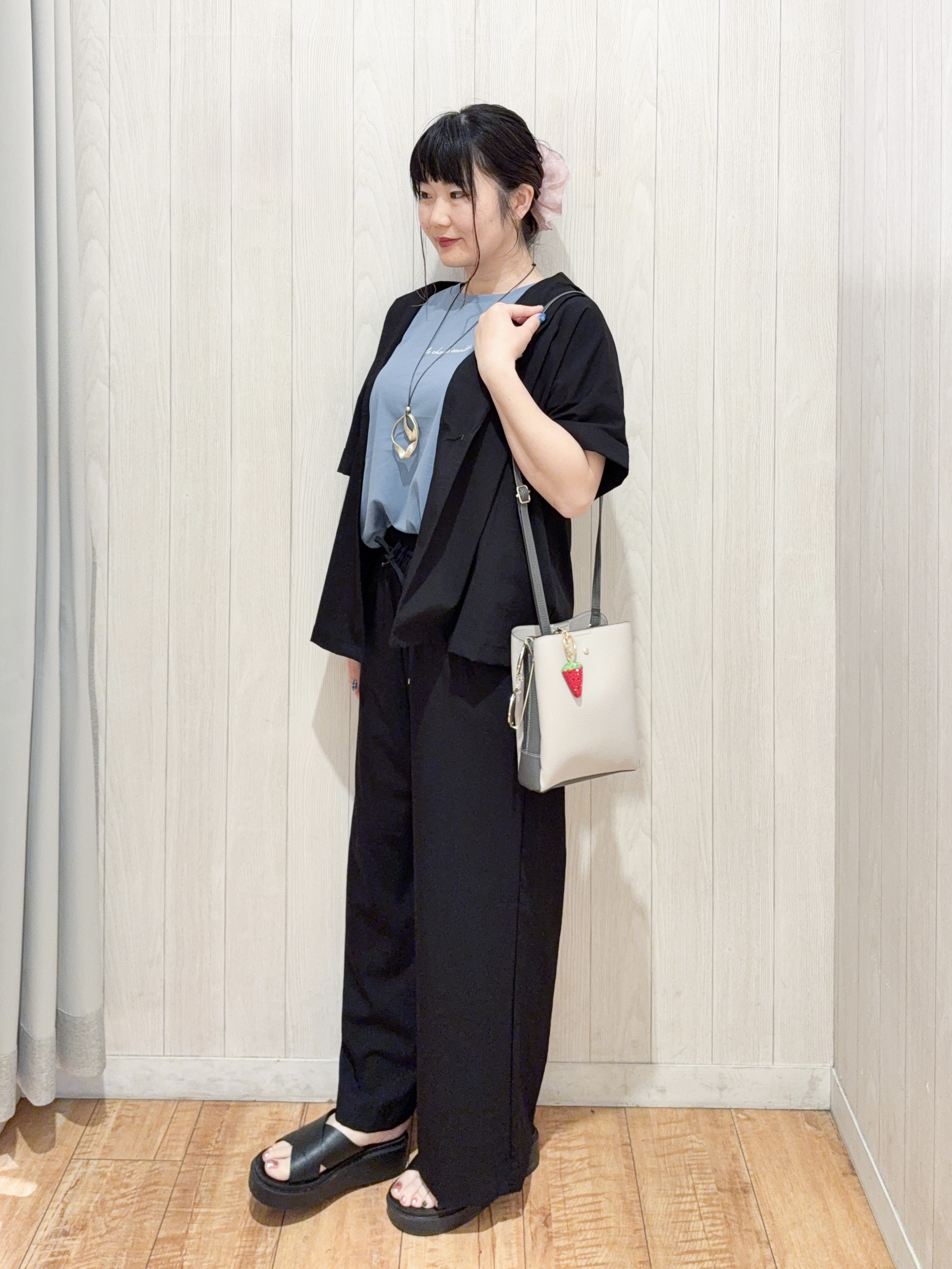 愛さんの「SHOO･LA･RUE｜【高レビュー/洗濯機可/セットアップ可】軽凛(かろりん) 半袖ジャケット」を使ったコーディネート