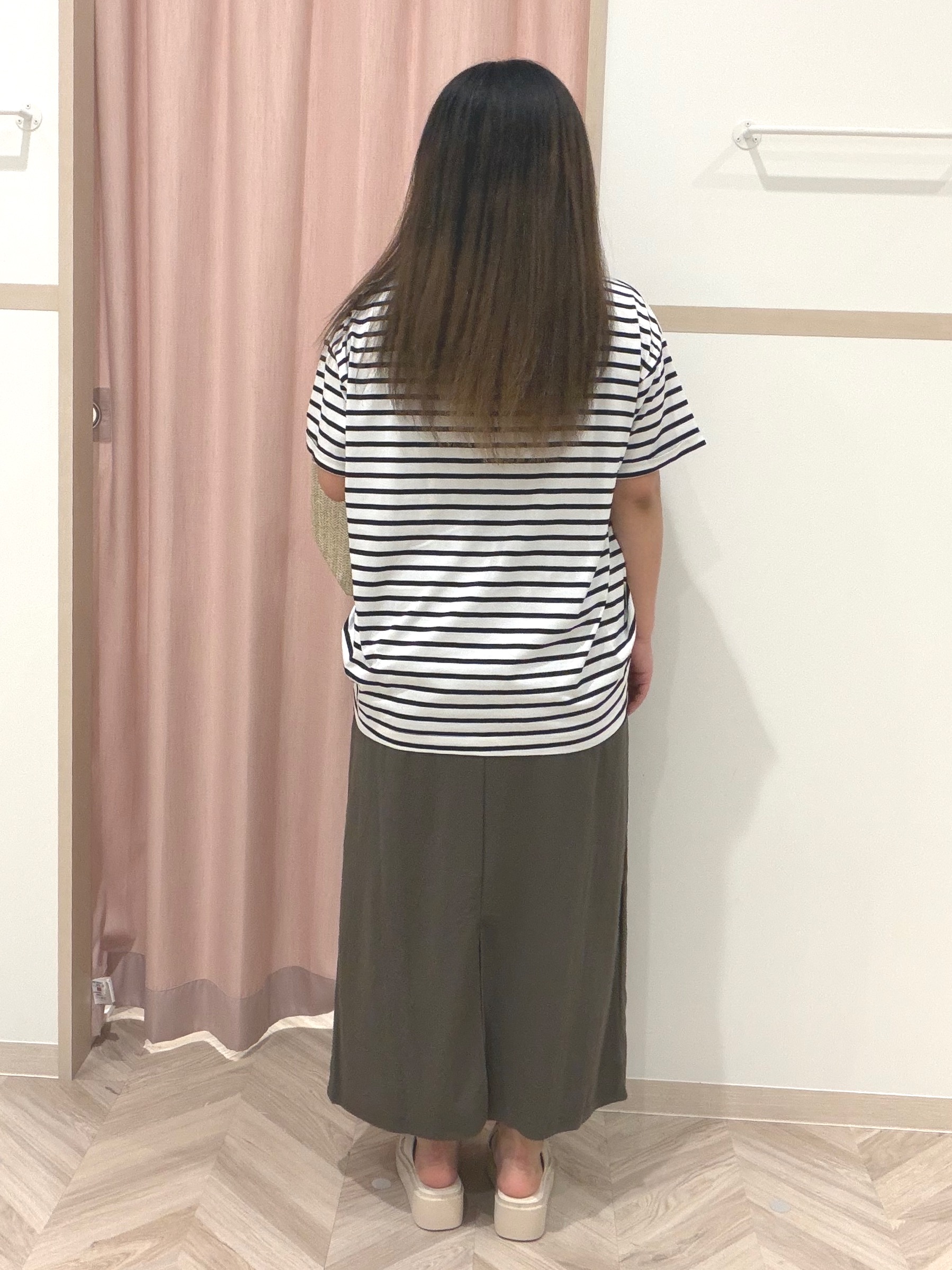 まちゃんなちゃんさんの「SHOO･LA･RUE｜【体型カバー/S-LL/洗濯機可】インせず決まる フロントタックデザインTシャツ」を使ったコーディネート