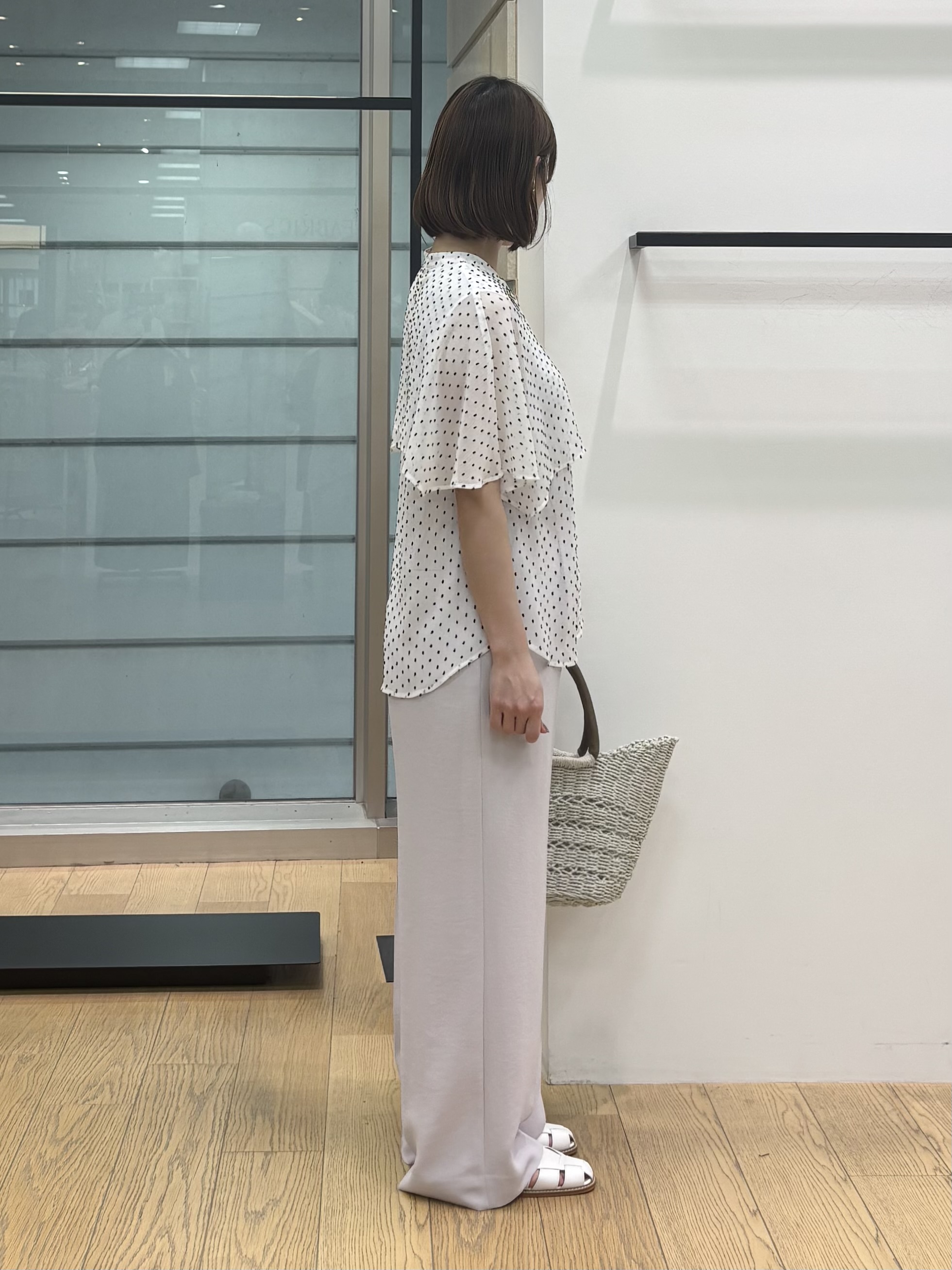 asamiさんの「INDIVI｜【洗える／ドットモチーフ】ケープスリーブブラウス」を使ったコーディネート