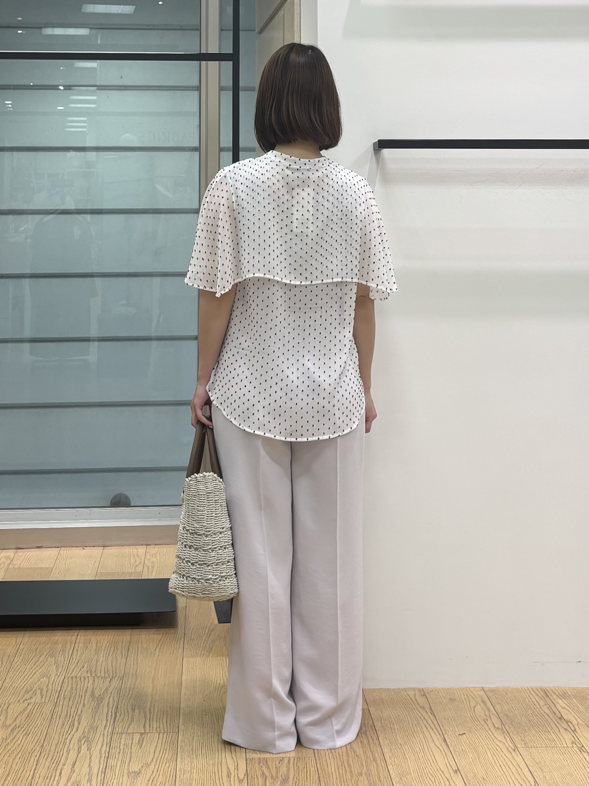 asamiさんの「INDIVI｜【洗える／ドットモチーフ】ケープスリーブブラウス」を使ったコーディネート