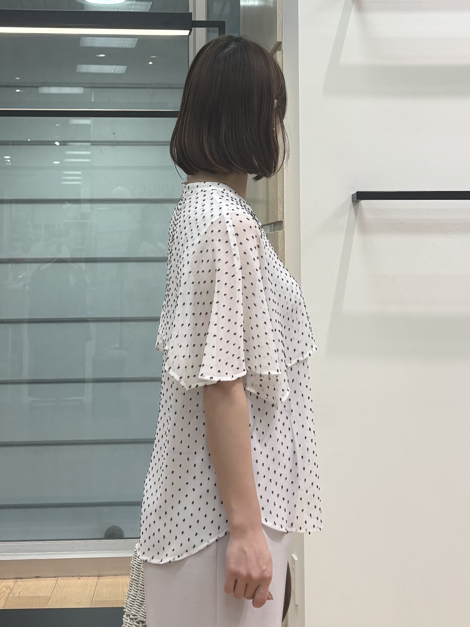 asamiさんの「INDIVI｜【洗える／ドットモチーフ】ケープスリーブブラウス」を使ったコーディネート