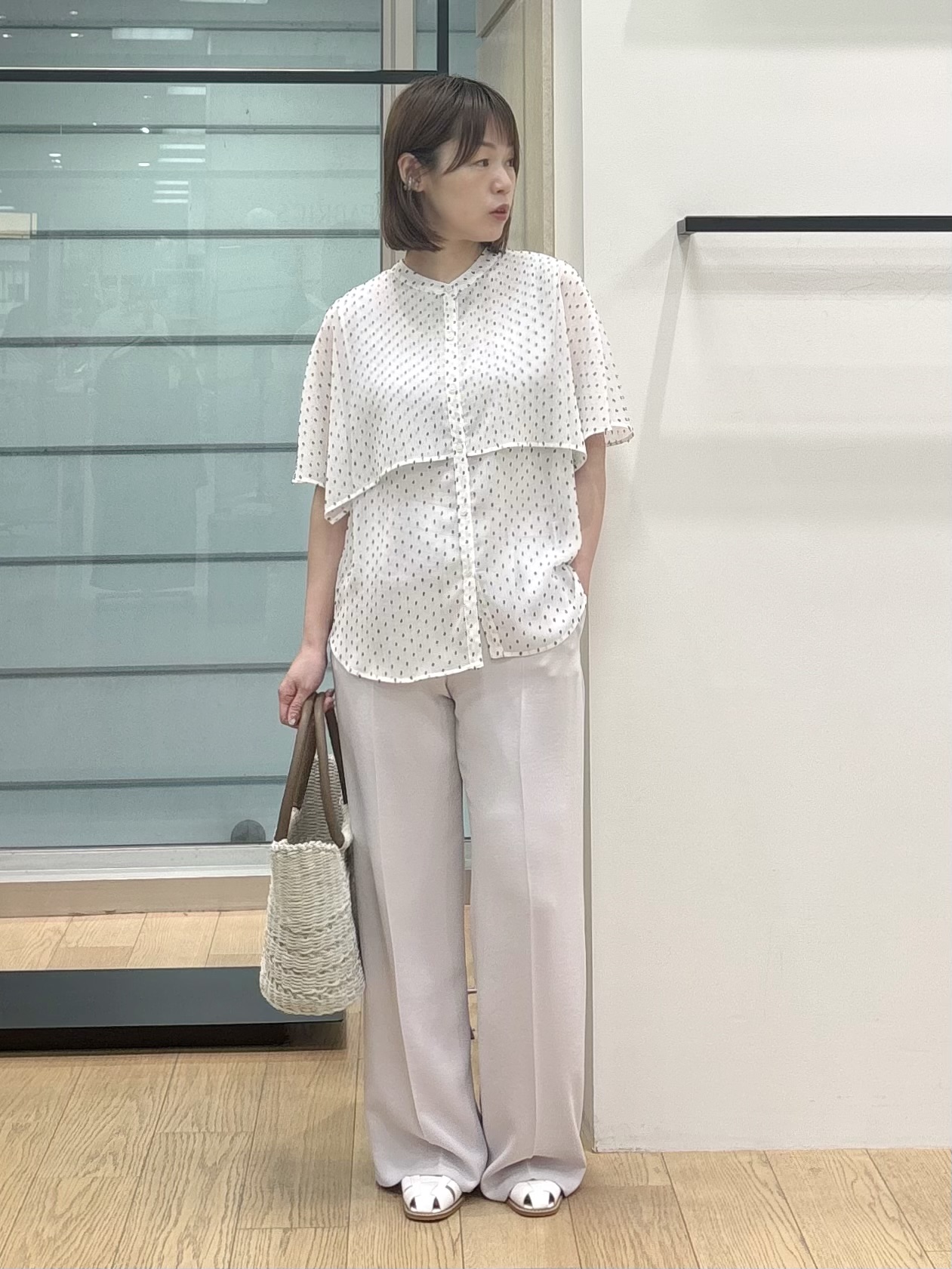 asamiさんの「INDIVI｜【洗える／ドットモチーフ】ケープスリーブブラウス」を使ったコーディネート