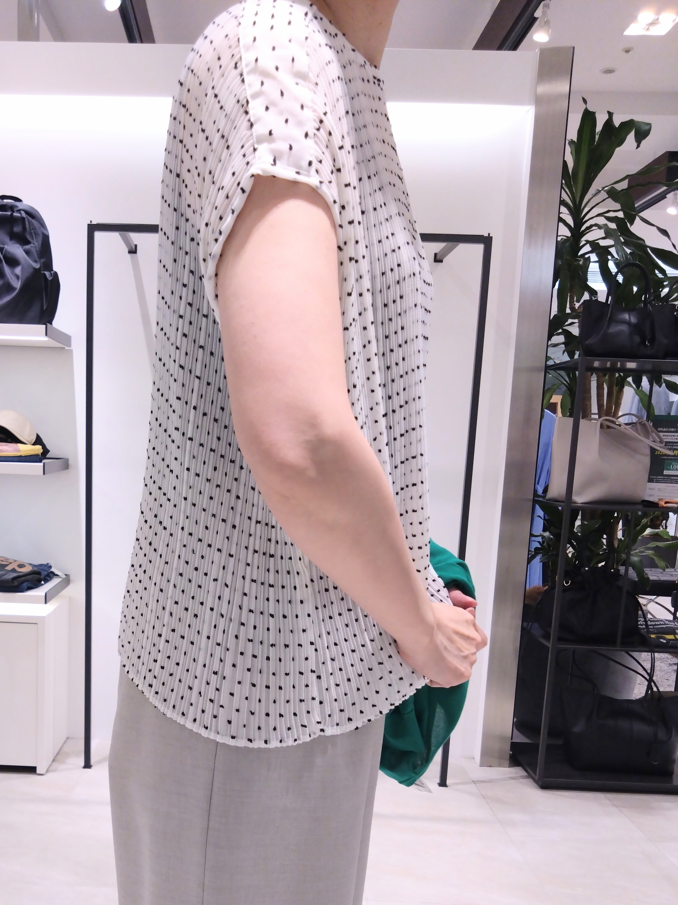 まちこさんの「UNTITLED｜【1枚で着映える】ドットジャガードブラウス」を使ったコーディネート