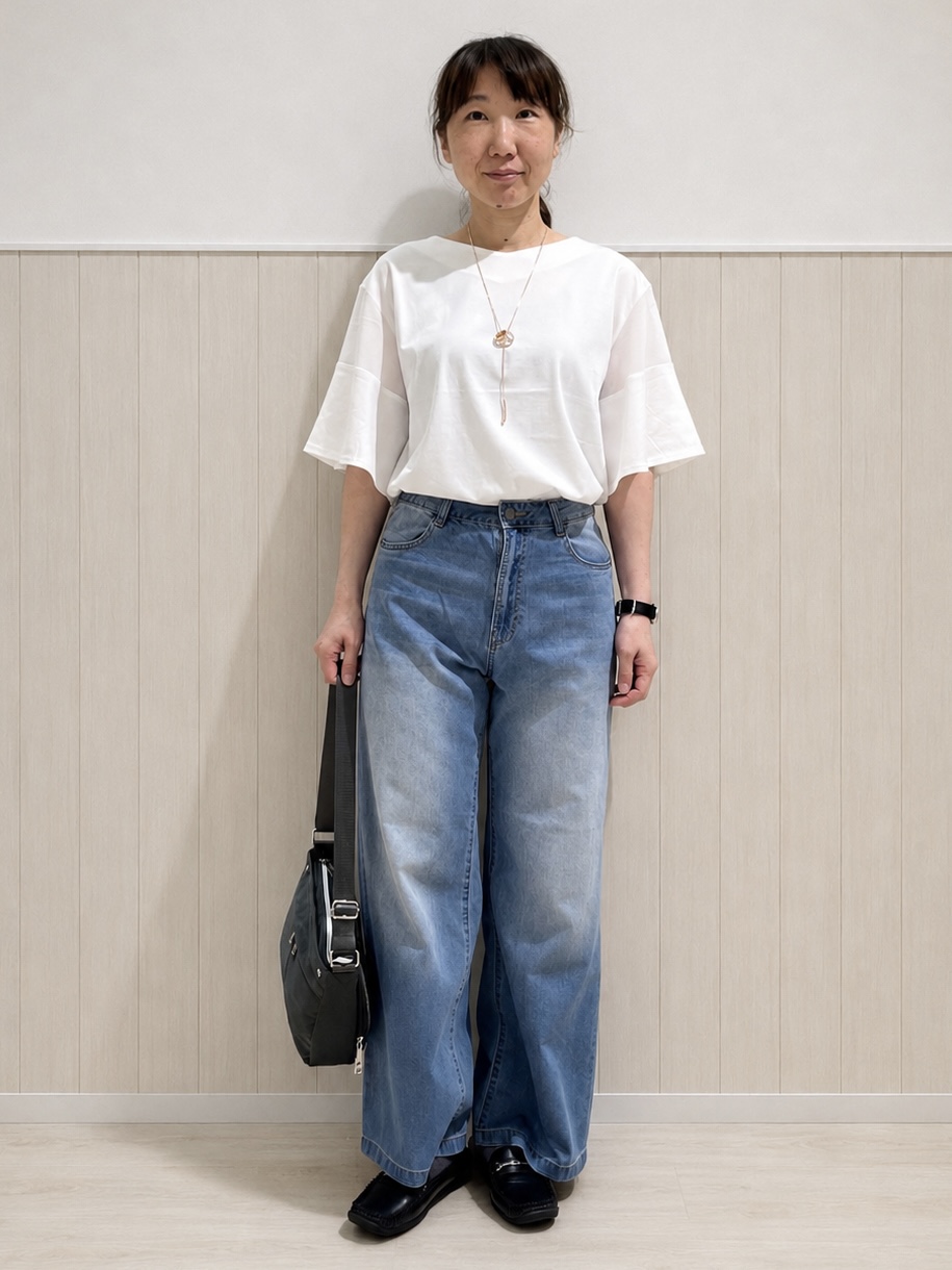 まつみさんの「SHOO･LA･RUE｜【S-LL/洗濯機可/体型カバー】フレアスリーブで二の腕を自然に隠せる 浅VネックTシャツ」を使ったコーディネート