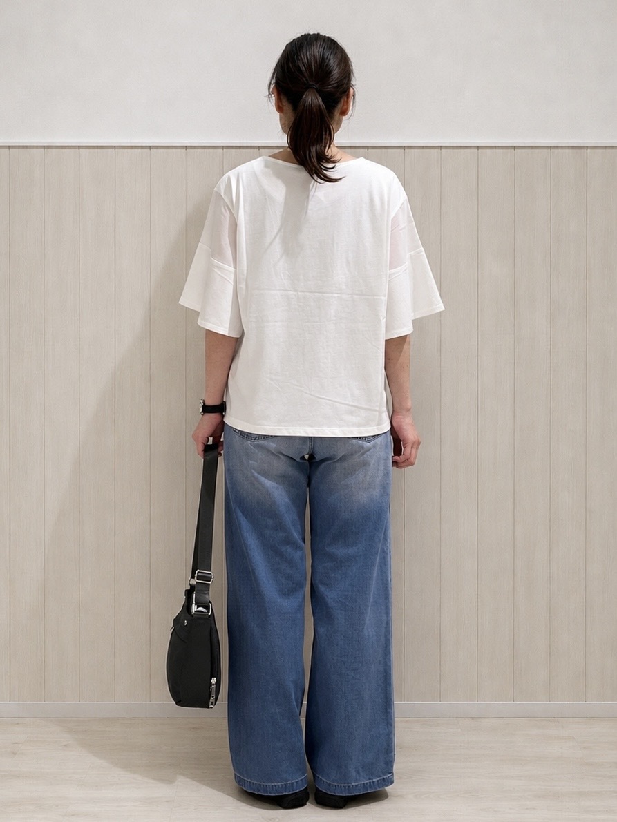 まつみさんの「SHOO･LA･RUE｜【S-LL/洗濯機可/体型カバー】フレアスリーブで二の腕を自然に隠せる 浅VネックTシャツ」を使ったコーディネート