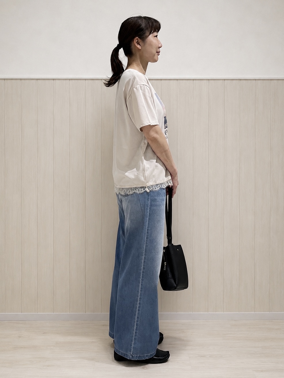 まつみさんの「SHOO･LA･RUE｜【UV/S-LL/洗濯機可】真夏に着たい裾レースが女性らしさをプラスする プリントアソートTシャツ」を使ったコーディネート
