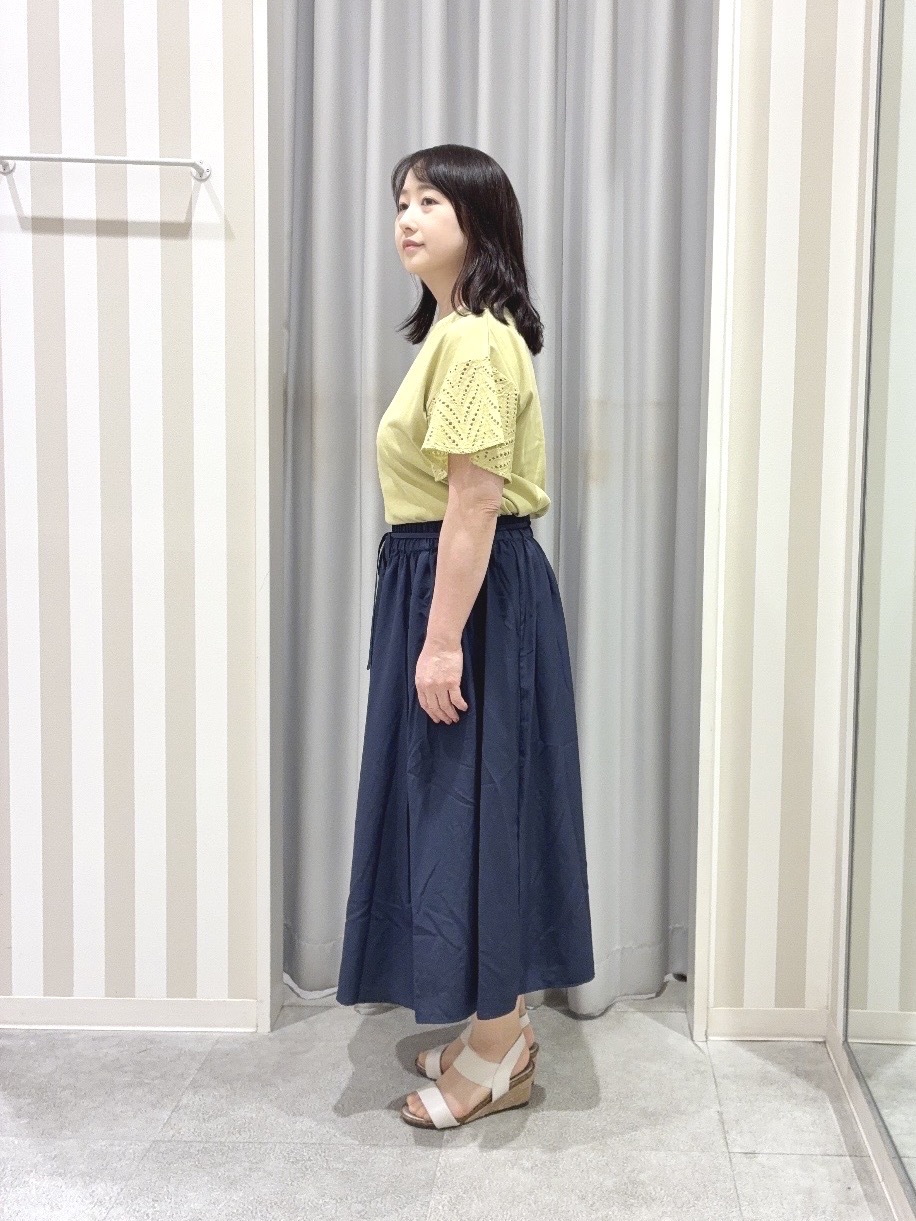vanseさんの「SHOO･LA･RUE｜【S-LL/洗濯機可/体型カバー】汗じみが気になりにくい お袖レースフレアTシャツ」を使ったコーディネート