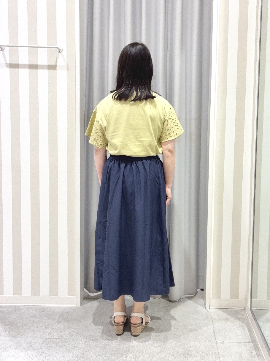 vanseさんの「SHOO･LA･RUE｜【S-LL/洗濯機可/体型カバー】汗じみが気になりにくい お袖レースフレアTシャツ」を使ったコーディネート