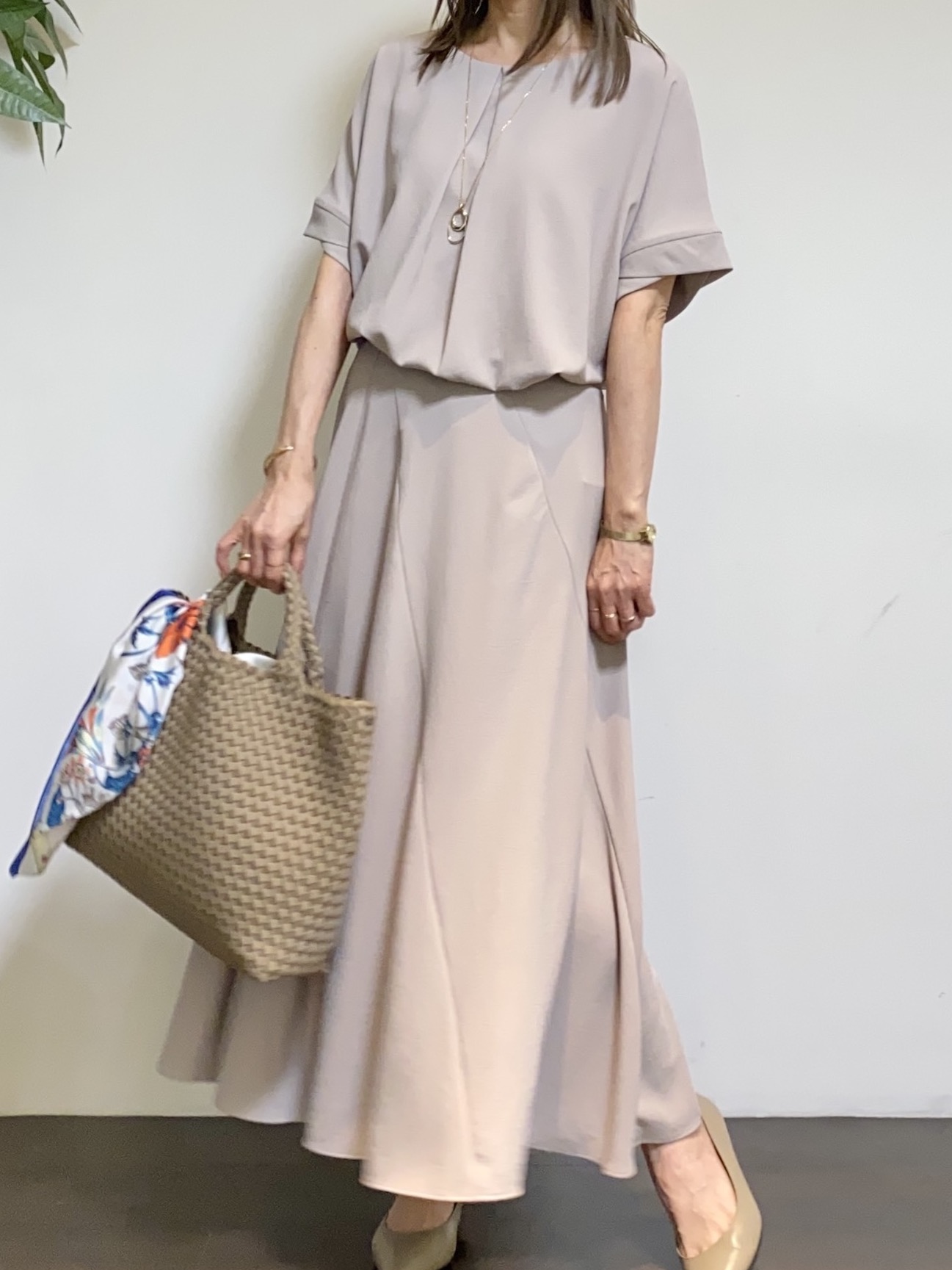 tomoさんの「UNTITLED｜【セットアップ可/UVカット/前後2WAY】リラクシーフレンチスリーブブラウス」を使ったコーディネート