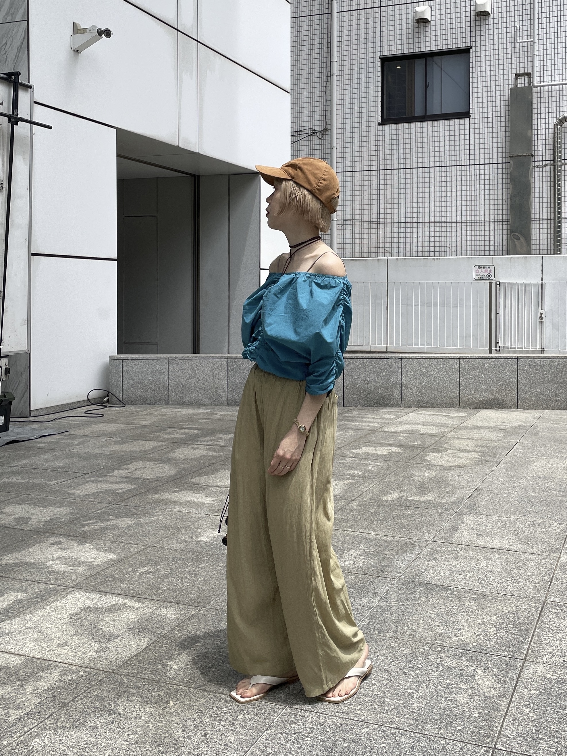 mikuさんの「INDIVI｜シャーリングオフショルブラウス」を使ったコーディネート