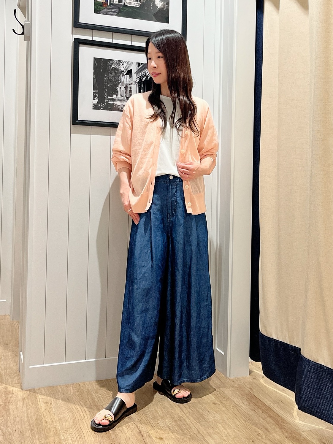 mihoさんの「Dessin｜【マシンウォッシャブル】Vネックシアーカーディガン」を使ったコーディネート