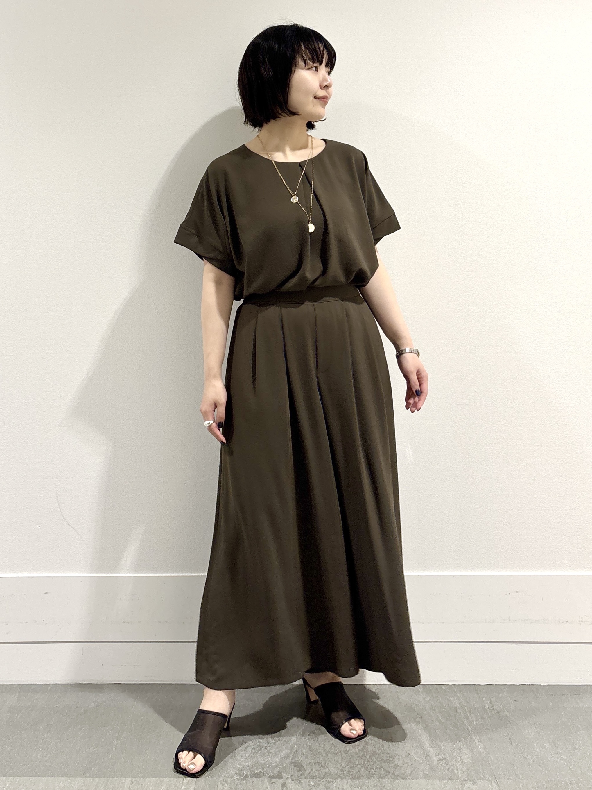 モエカさんの「UNTITLED｜【セットアップ可/UVカット/前後2WAY】リラクシーフレンチスリーブブラウス」を使ったコーディネート
