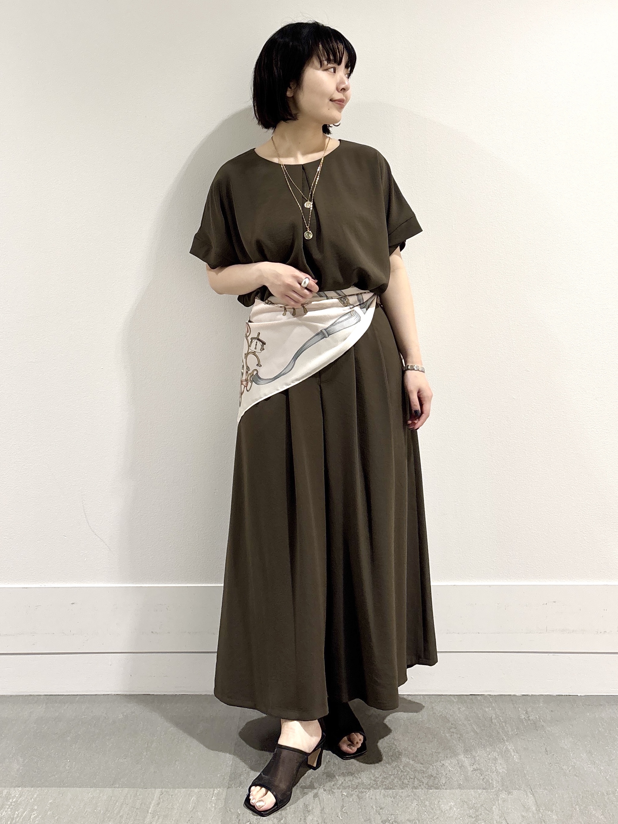 モエカさんの「UNTITLED｜【セットアップ可/UVカット/前後2WAY】リラクシーフレンチスリーブブラウス」を使ったコーディネート