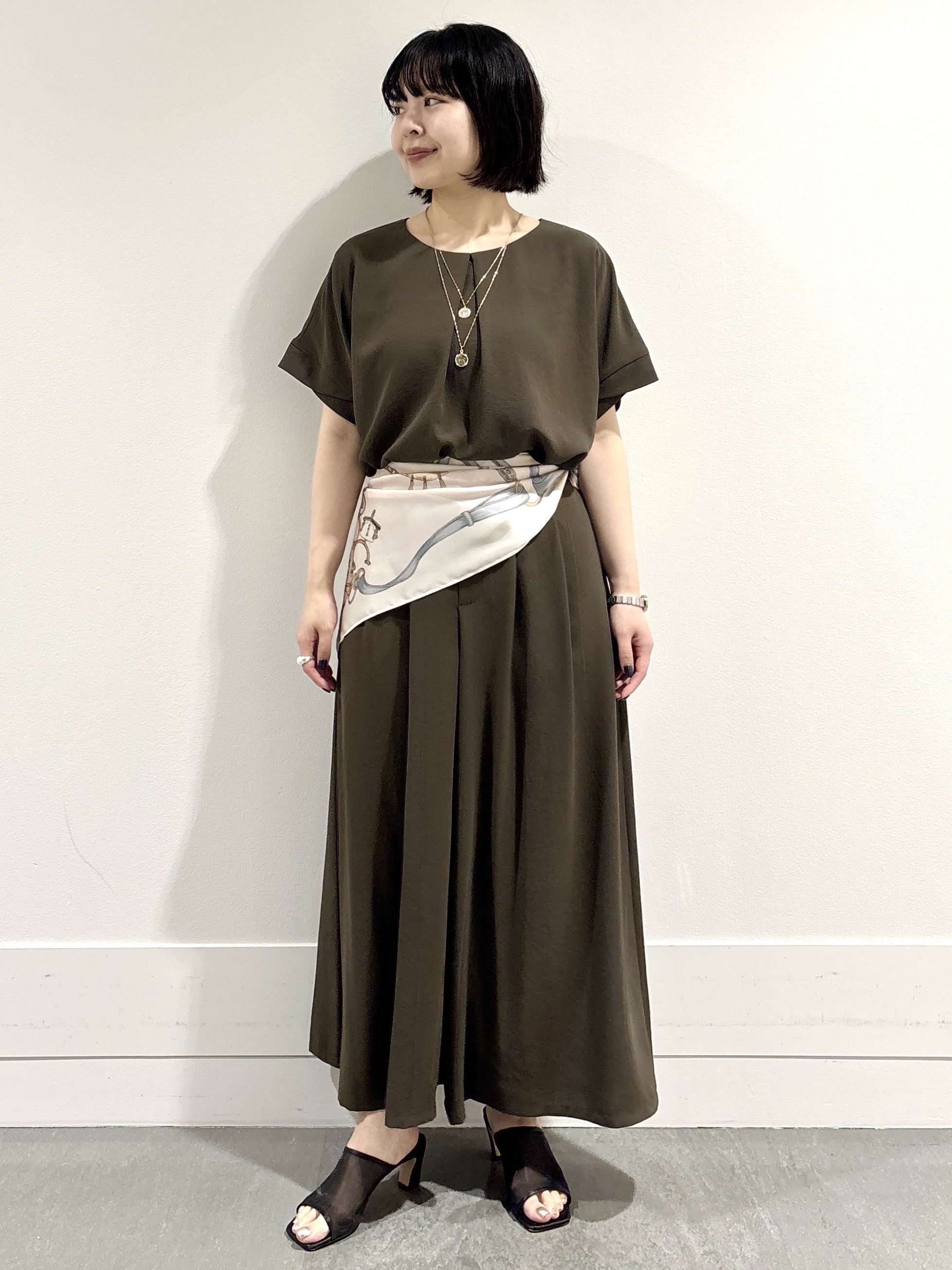 モエカさんの「UNTITLED｜【セットアップ可/UVカット/前後2WAY】リラクシーフレンチスリーブブラウス」を使ったコーディネート