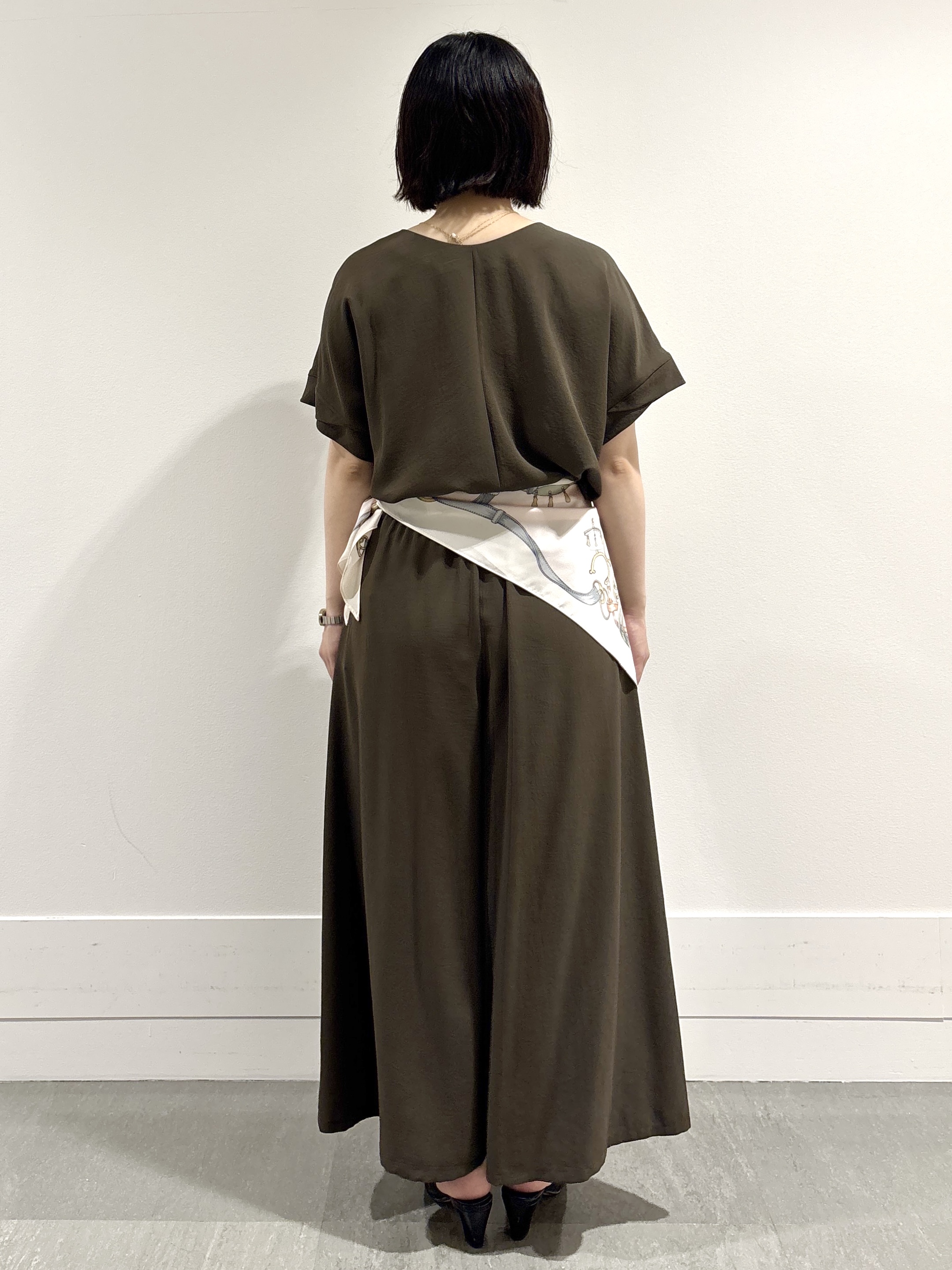 モエカさんの「UNTITLED｜【セットアップ可/UVカット/前後2WAY】リラクシーフレンチスリーブブラウス」を使ったコーディネート