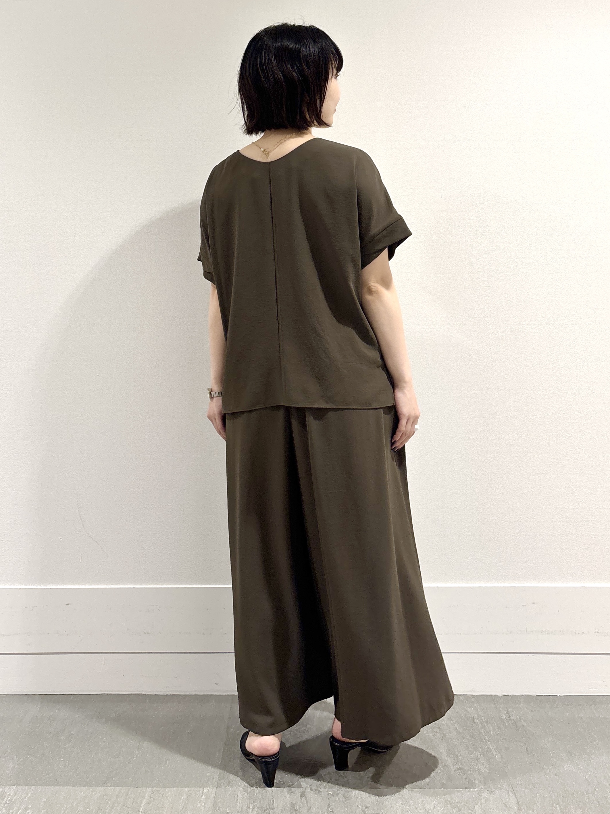 モエカさんの「UNTITLED｜【セットアップ可/UVカット/前後2WAY】リラクシーフレンチスリーブブラウス」を使ったコーディネート