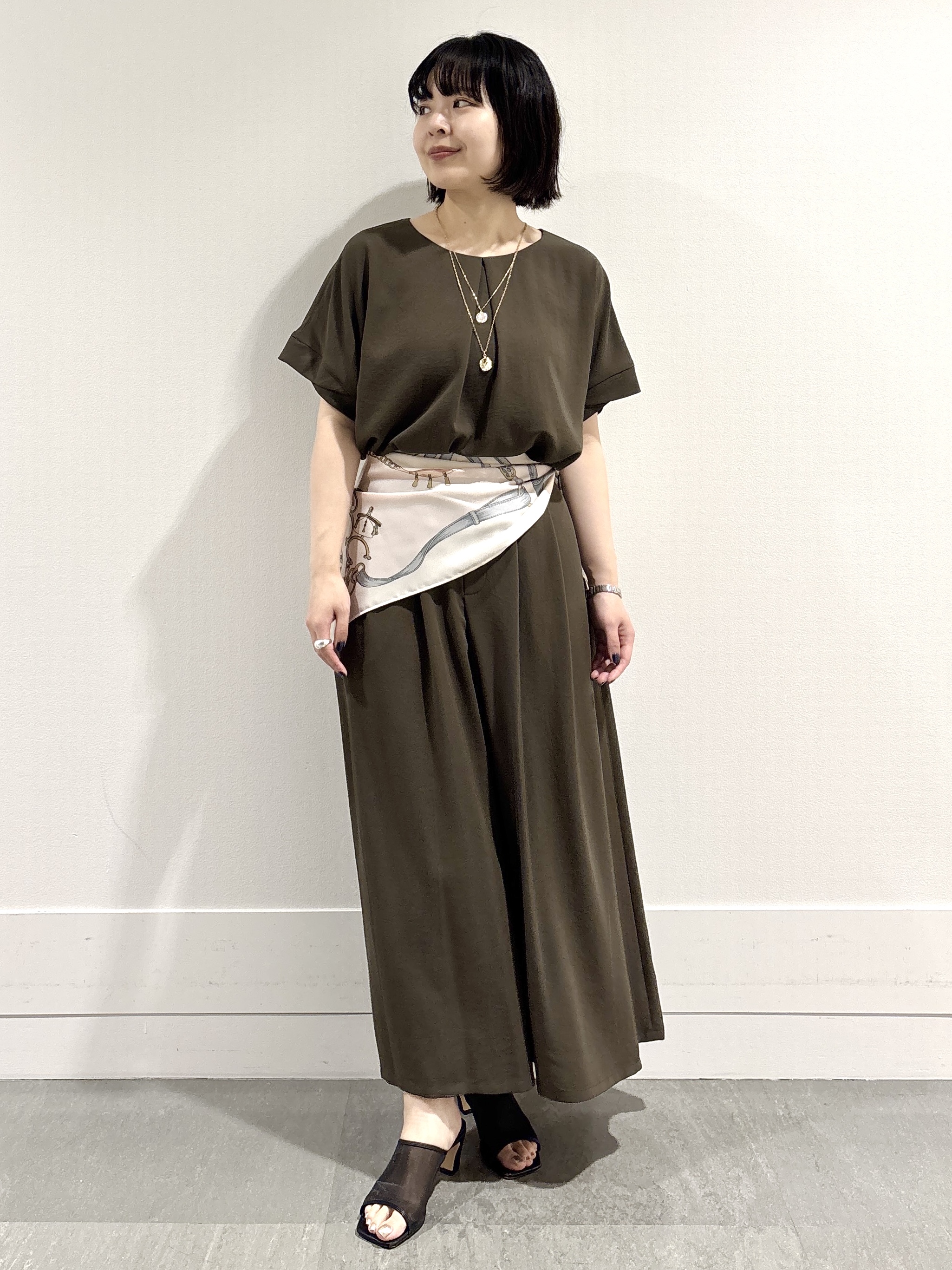 モエカさんの「UNTITLED｜【セットアップ可/UVカット/前後2WAY】リラクシーフレンチスリーブブラウス」を使ったコーディネート